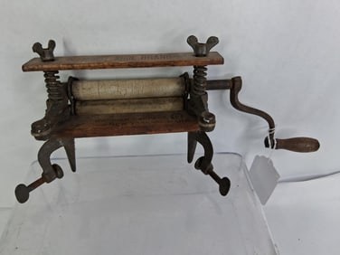 Primitive American Wringer Co. No. 2 Gem Horse Shoe Brand Miniature Wringer