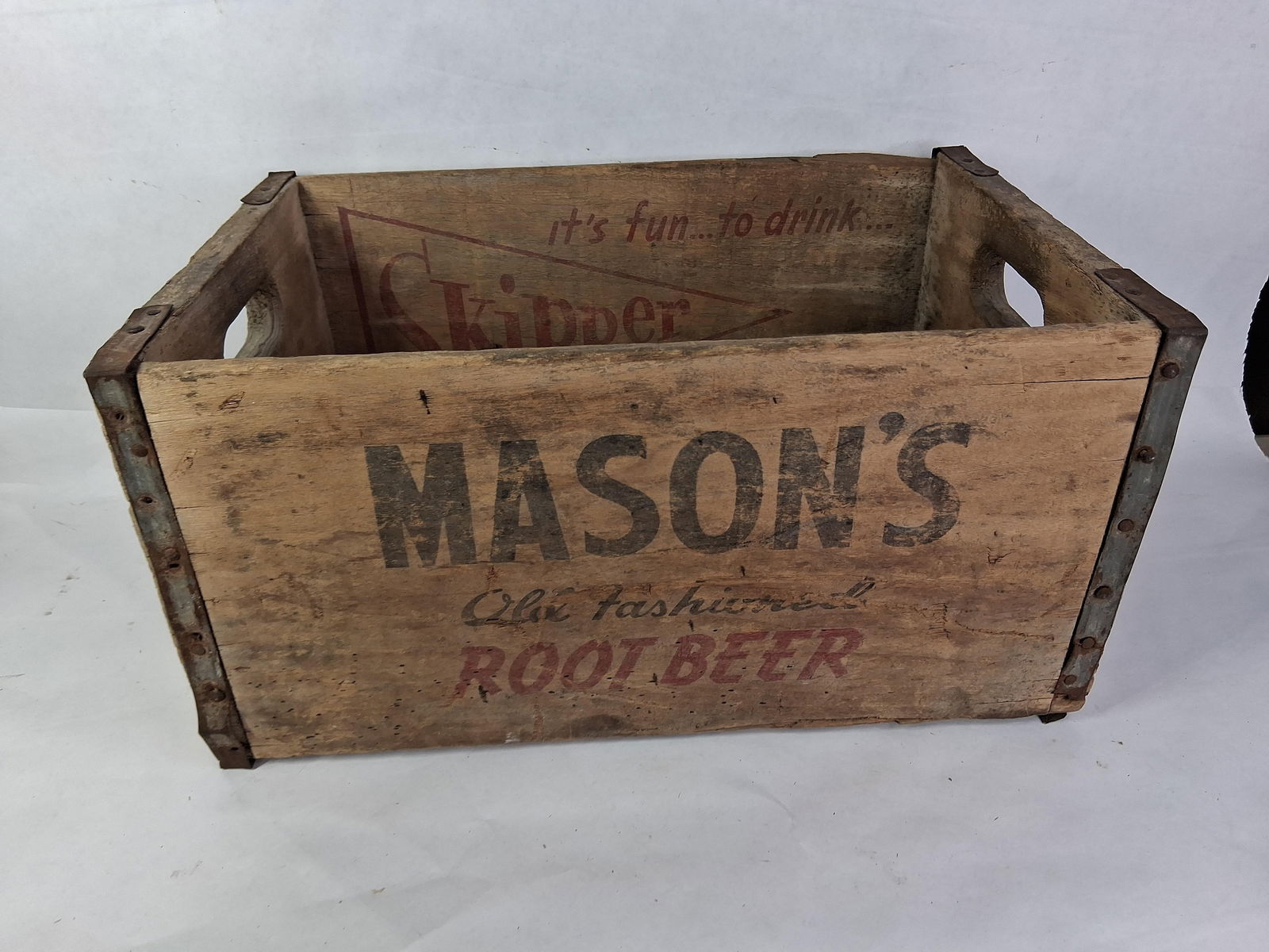 Masons Rootbeer Soda Crate (1 of 8)