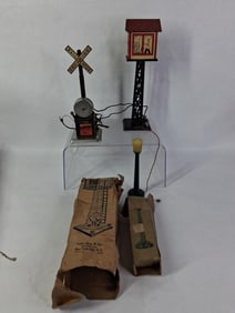 Mar Lines Marx RR Watch Tower, Crossing Bell and Lamp Post along w/ Tracking