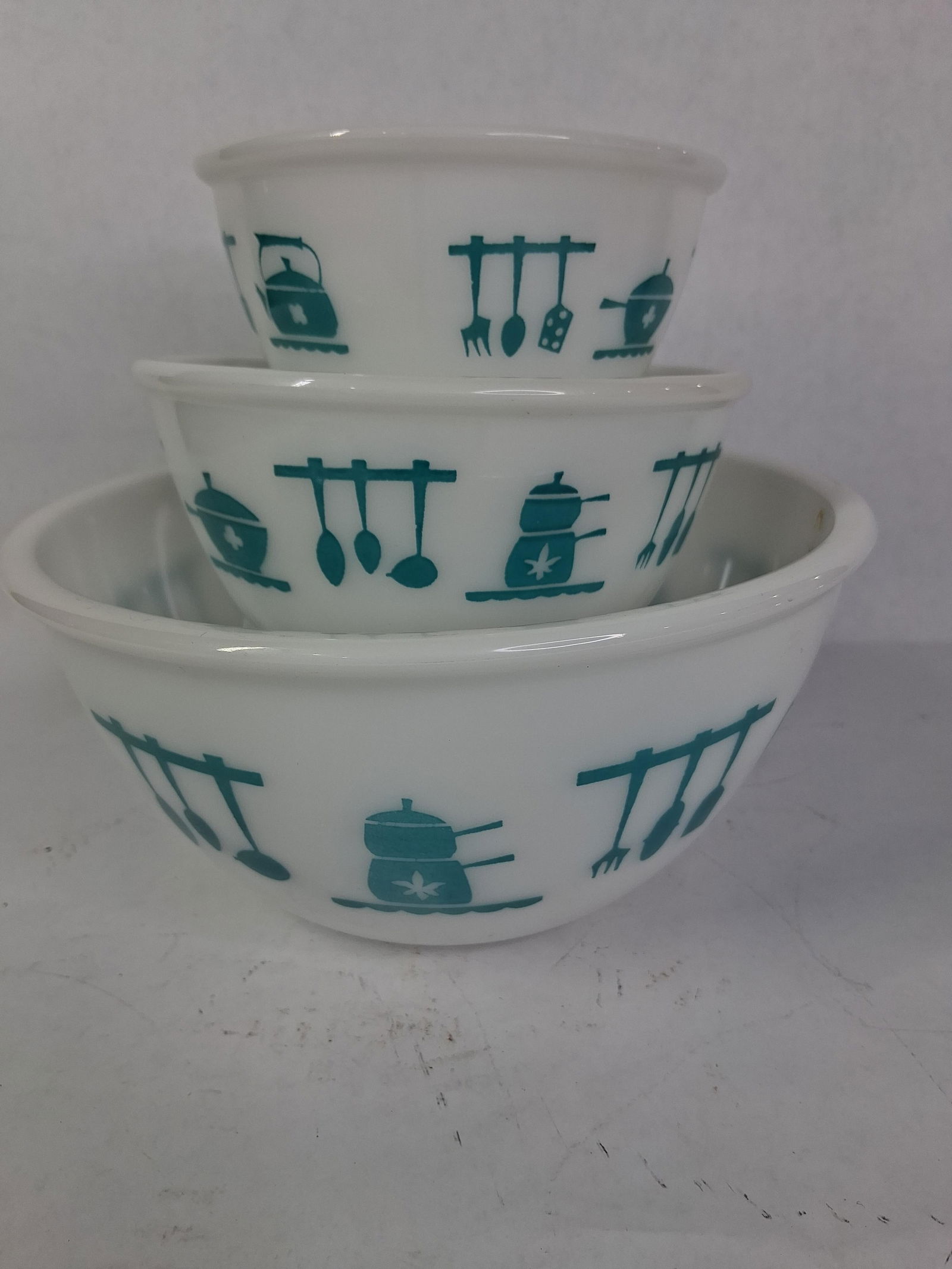 1950's Hazel Atlas Kitchen Aids Mixing Bowl Nesting Set of 3: Good overall condition with no chips, cracks or breaks? ?