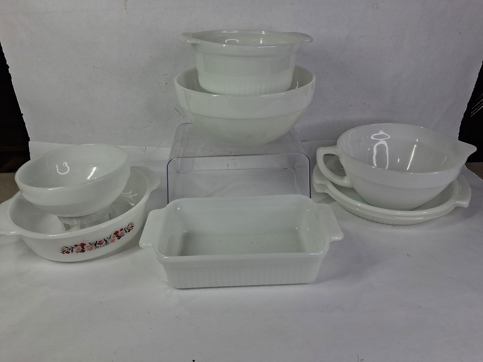 Mid Century Fire King Milk Glass Kitchen Ware Inc. Mixing Bowls, Pie Plates, Casserole, Measure Etc: This is a great assorted lot of various Fire King kitchen ware items including 8 pcs. with no chips, cracks or breaks 