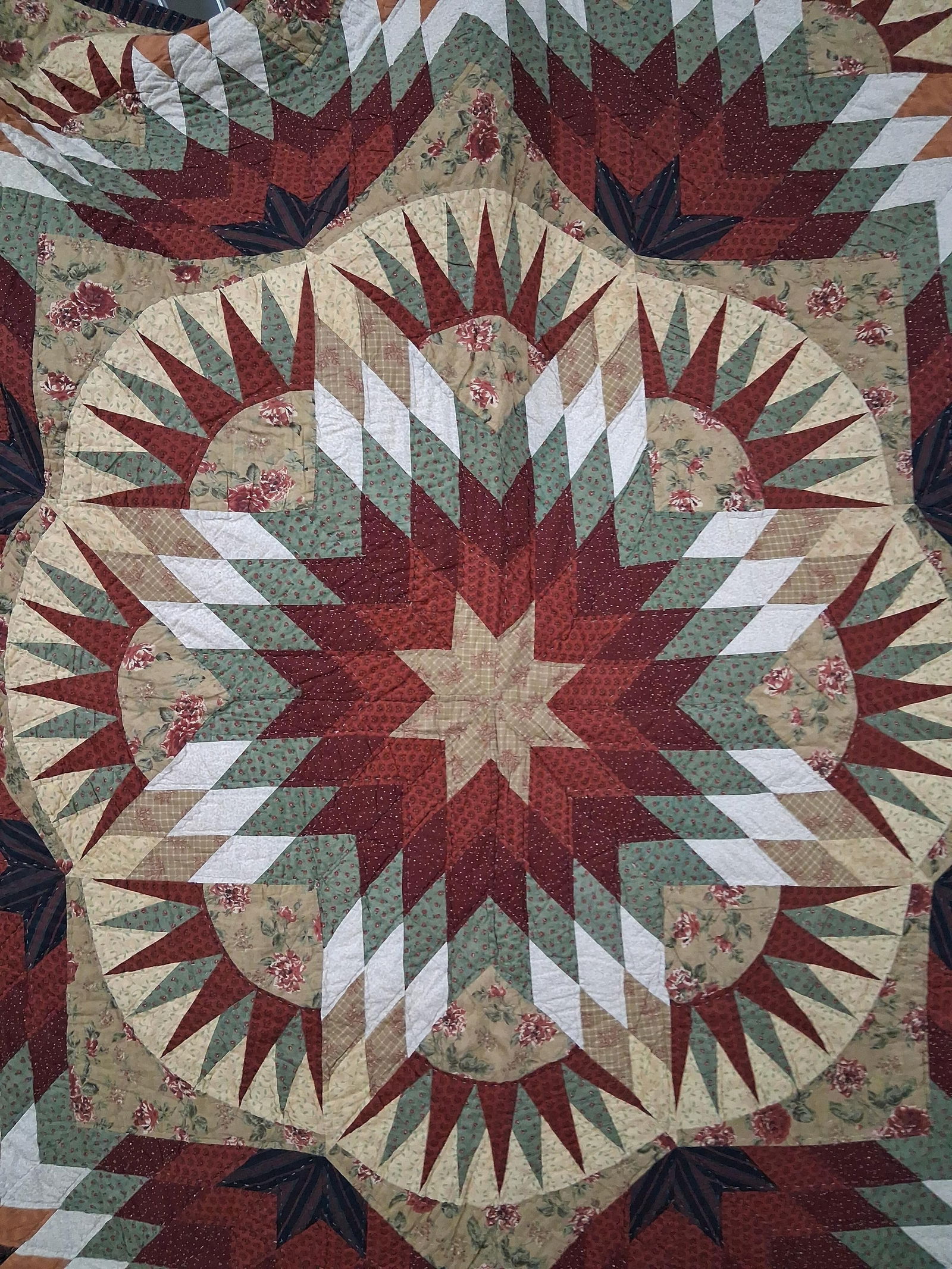Hand Stitched Mariners Compass / Lone Star Patterned Quilt: Great overall condition? 100 x 108