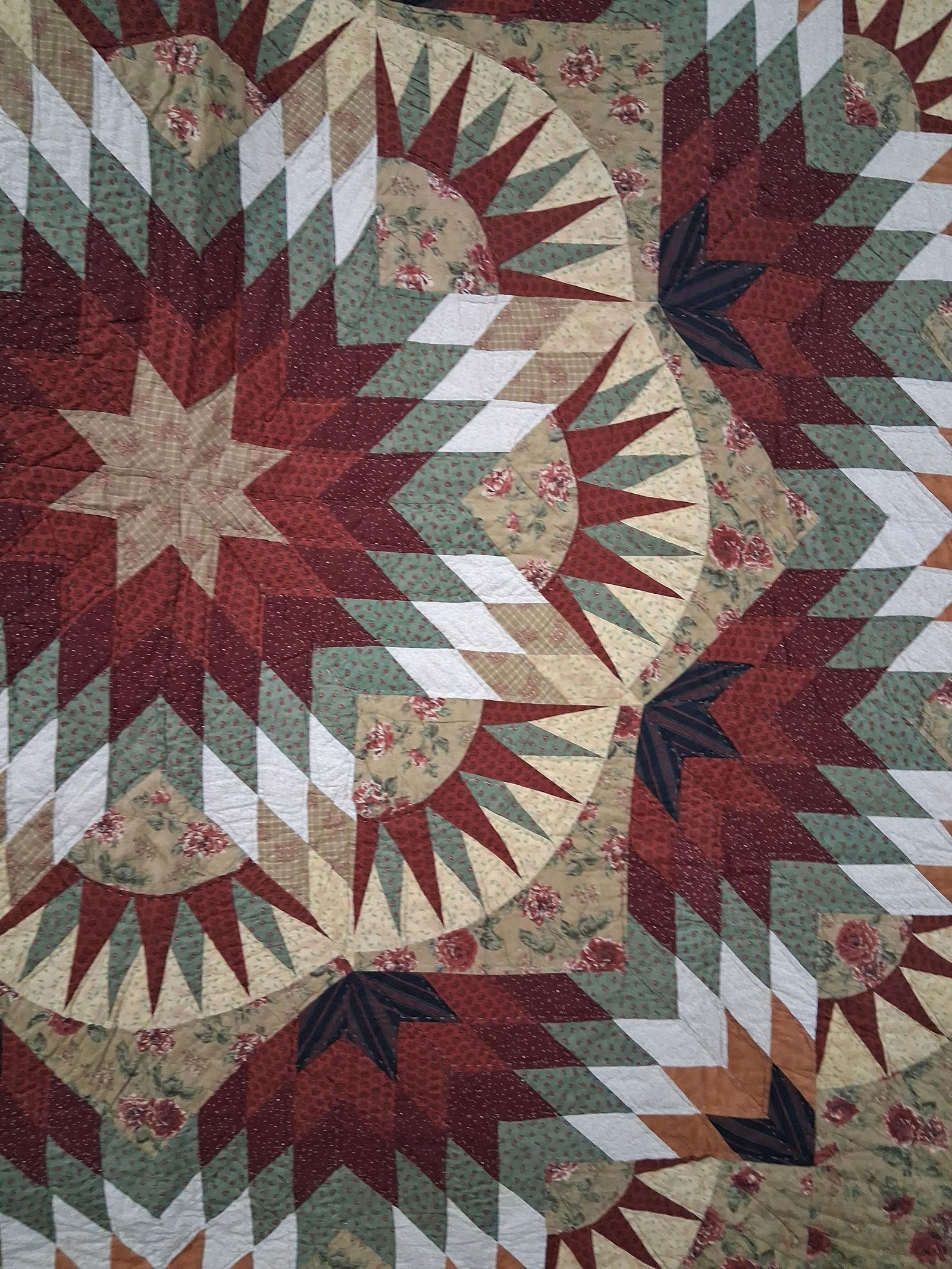 Hand Stitched Mariners Compass / Lone Star Patterned Quilt - 2