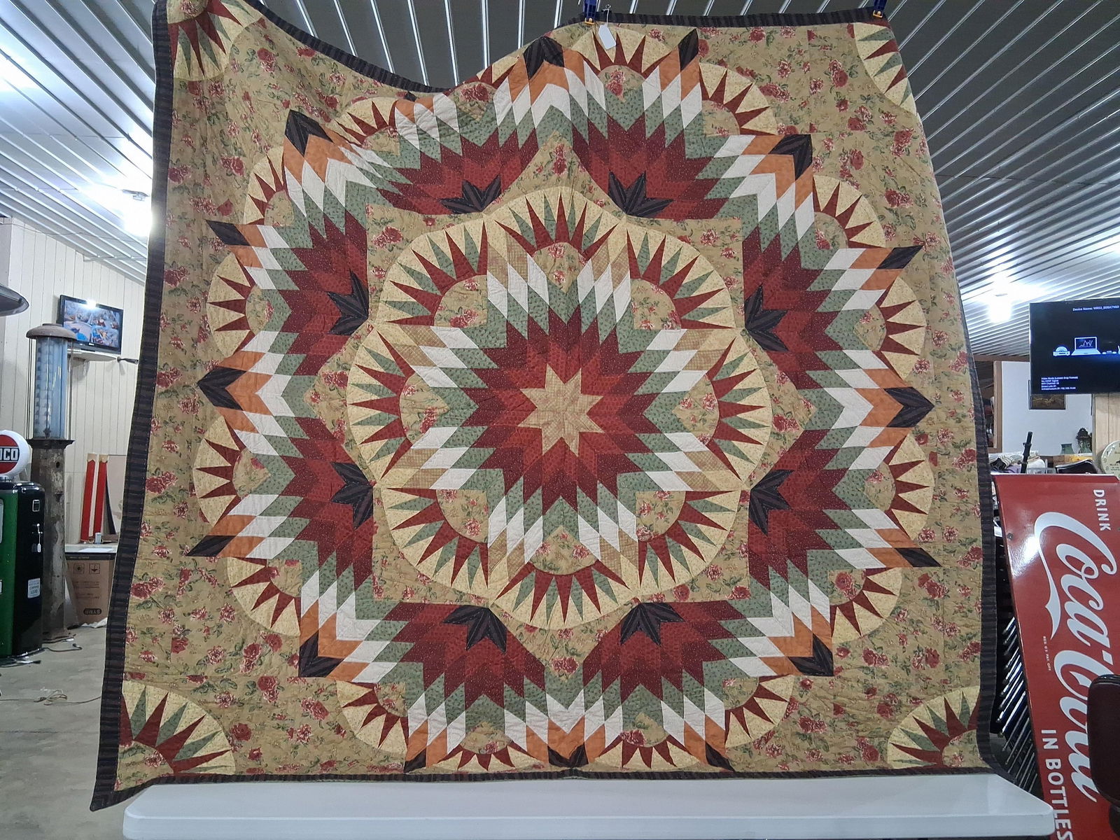 Hand Stitched Mariners Compass / Lone Star Patterned Quilt - 5