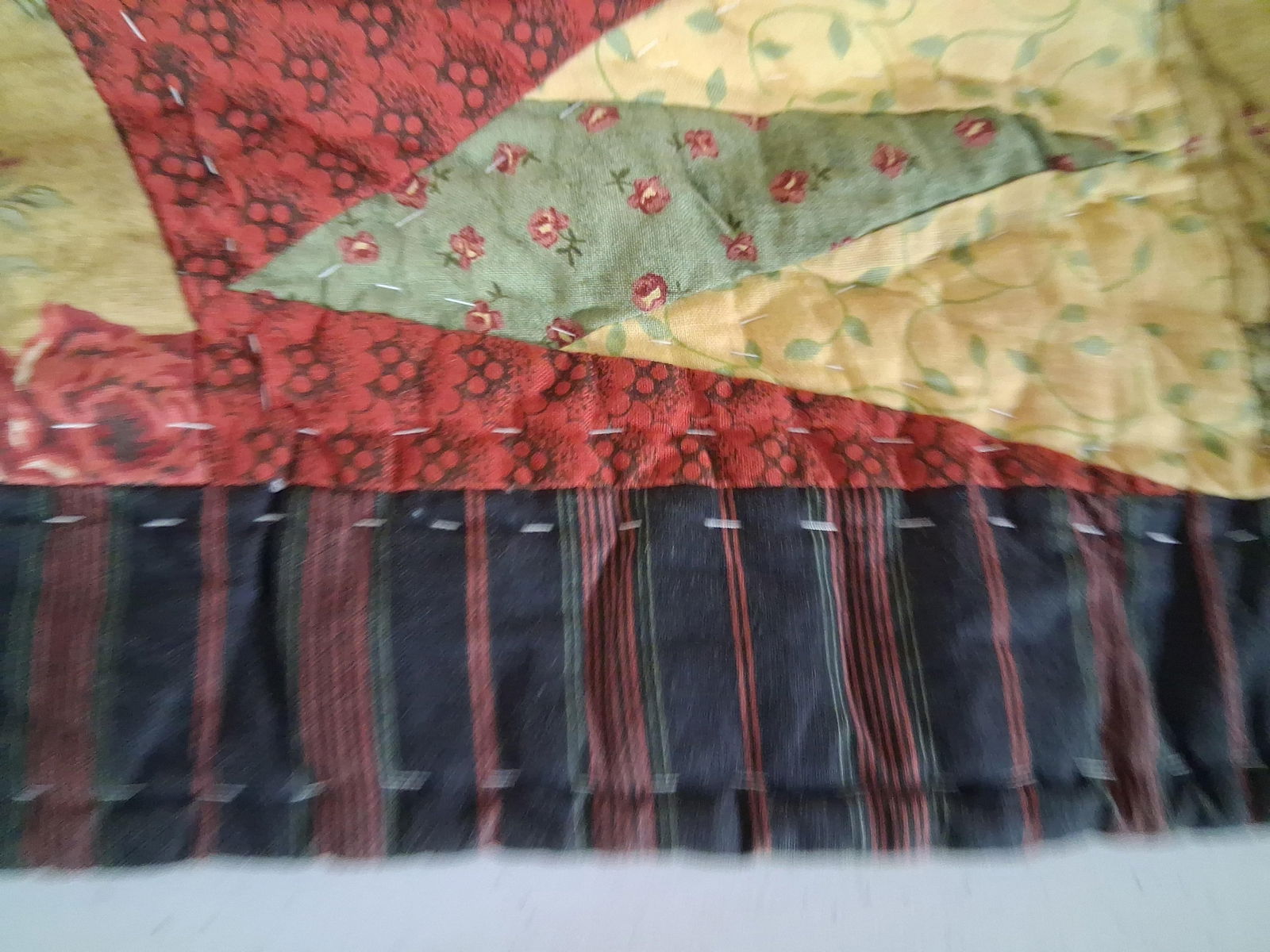 Hand Stitched Mariners Compass / Lone Star Patterned Quilt - 6