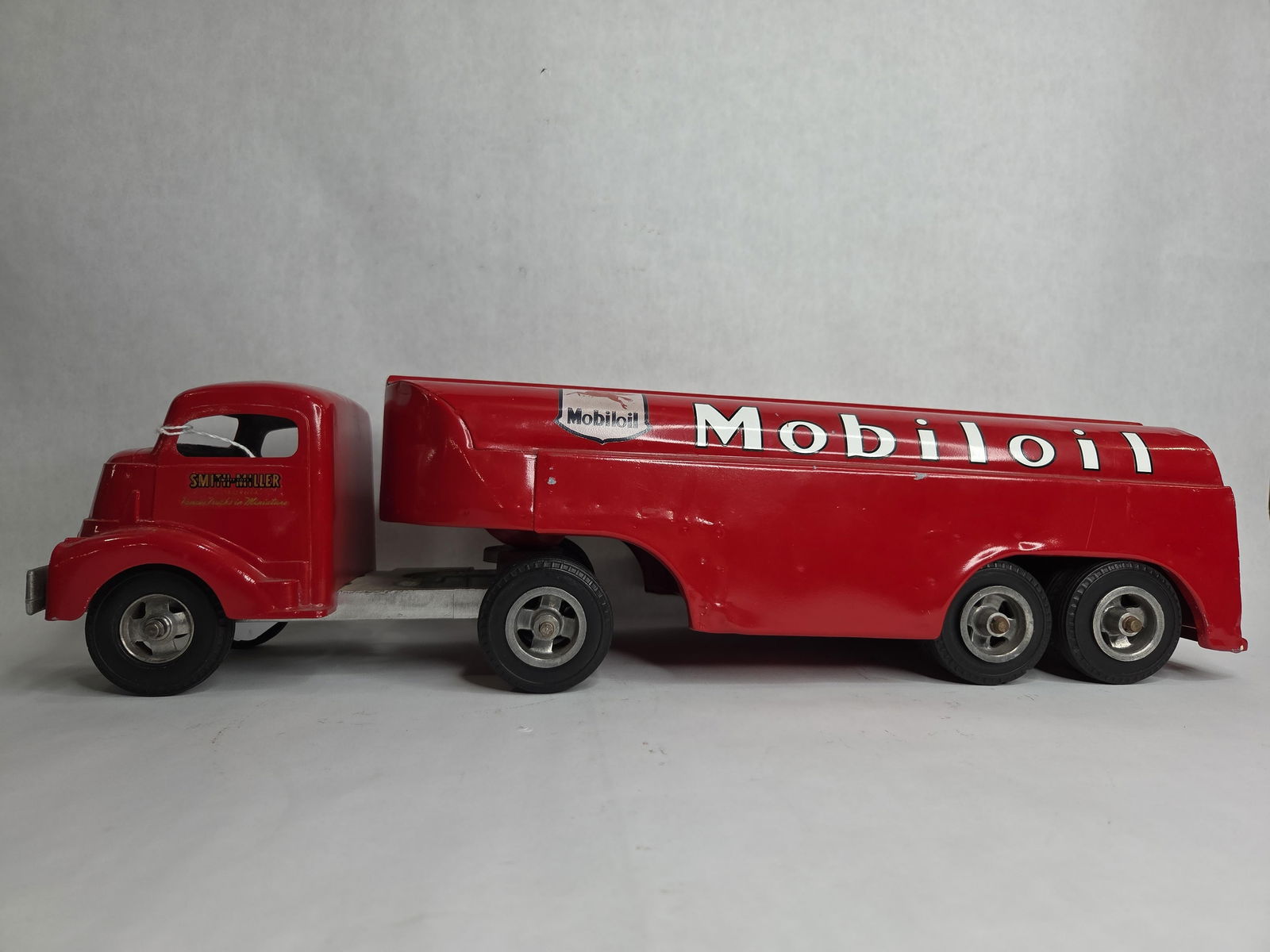 Smitty Toys Smith Miller Mobiloil Tanker Truck (1 of 8)