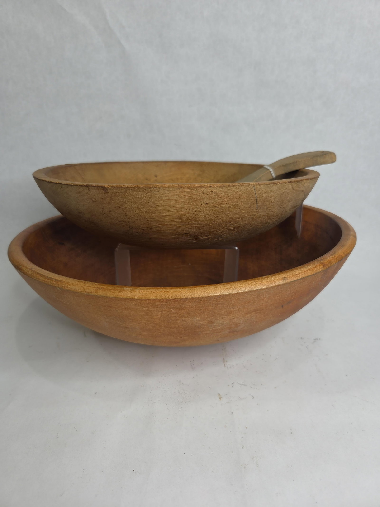 Primitive Wood Dough Bowls Inc. Munising w/ Paddle: small Munising bowl showing crack as shown in photos 11 in. D? Larger unmarked bowl is 14 in. D?