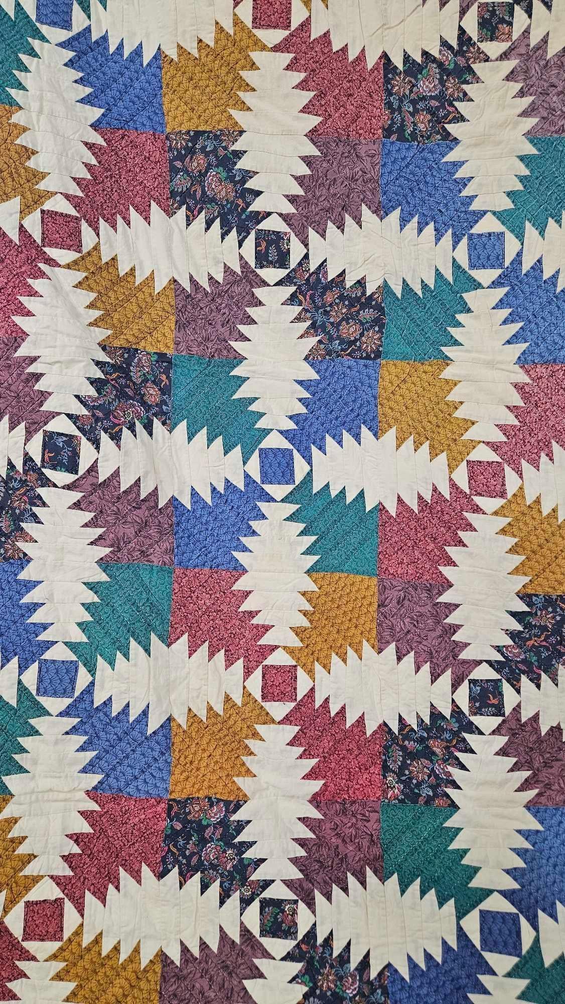 Hand Stitched Pineapple Pattern Quilt - 2