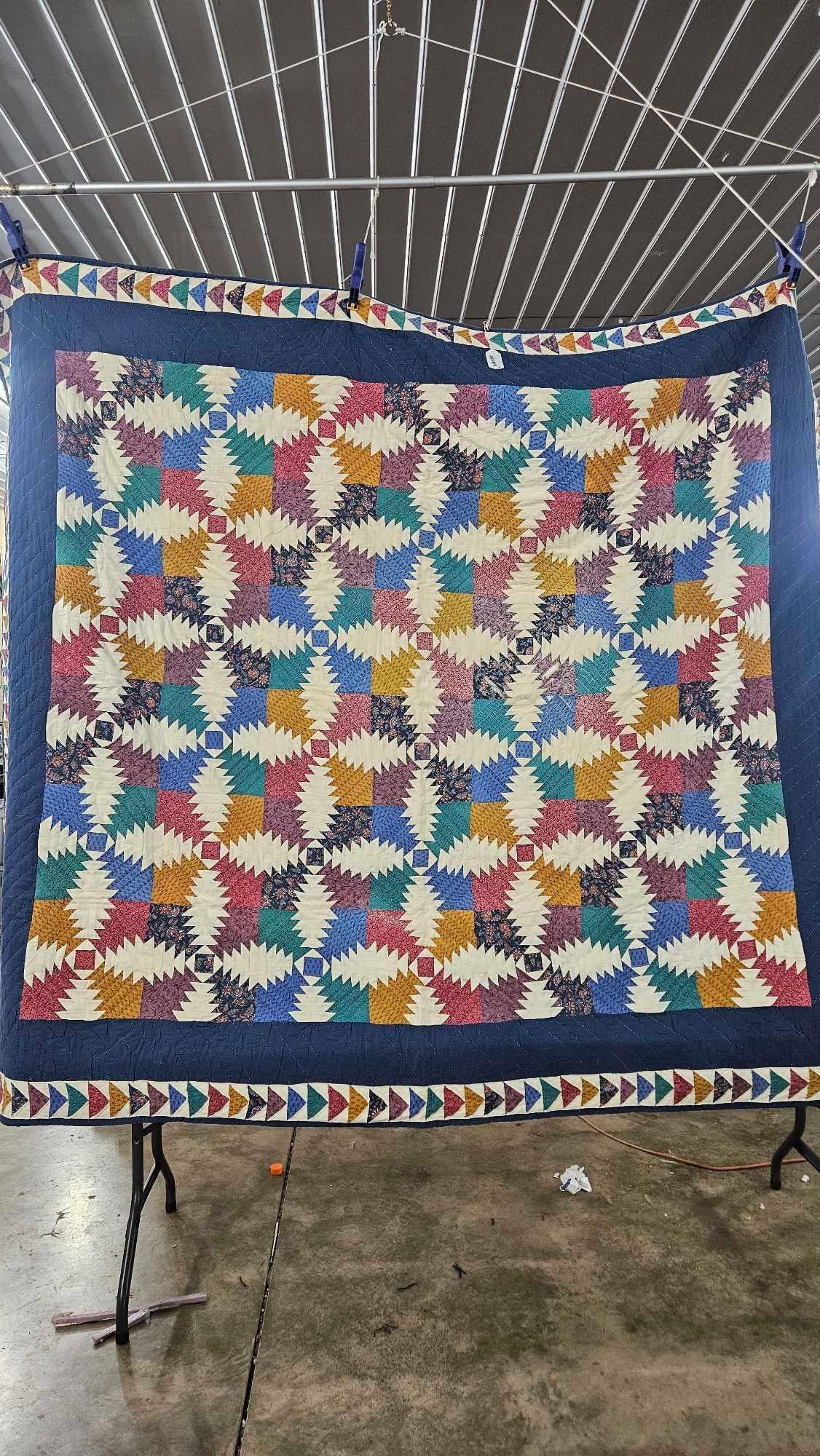 Hand Stitched Pineapple Pattern Quilt - 4