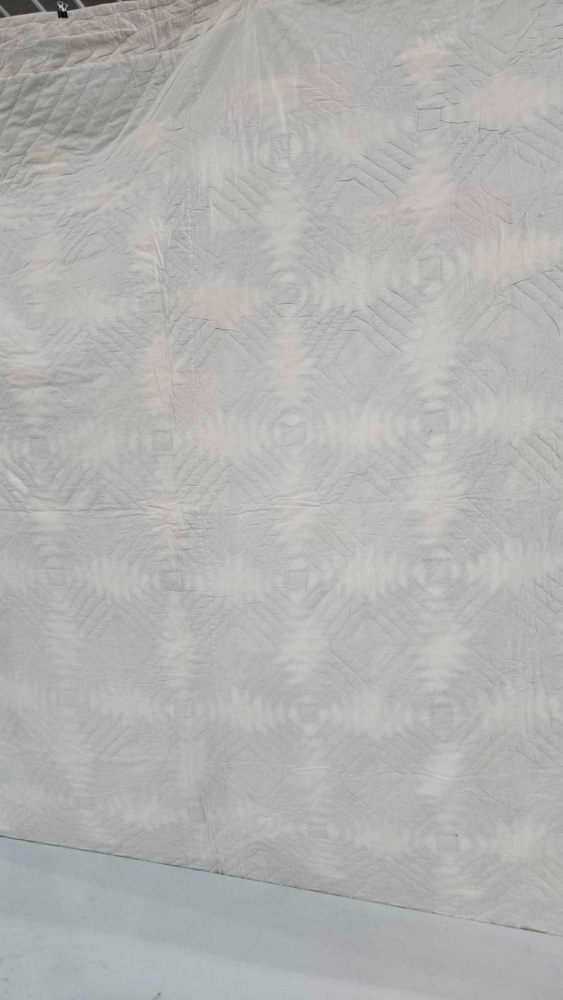 Hand Stitched Pineapple Pattern Quilt - 6