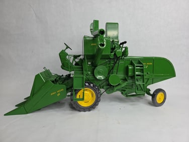 Ertl John Deere Model 45 Combine Prestige Collection Edition