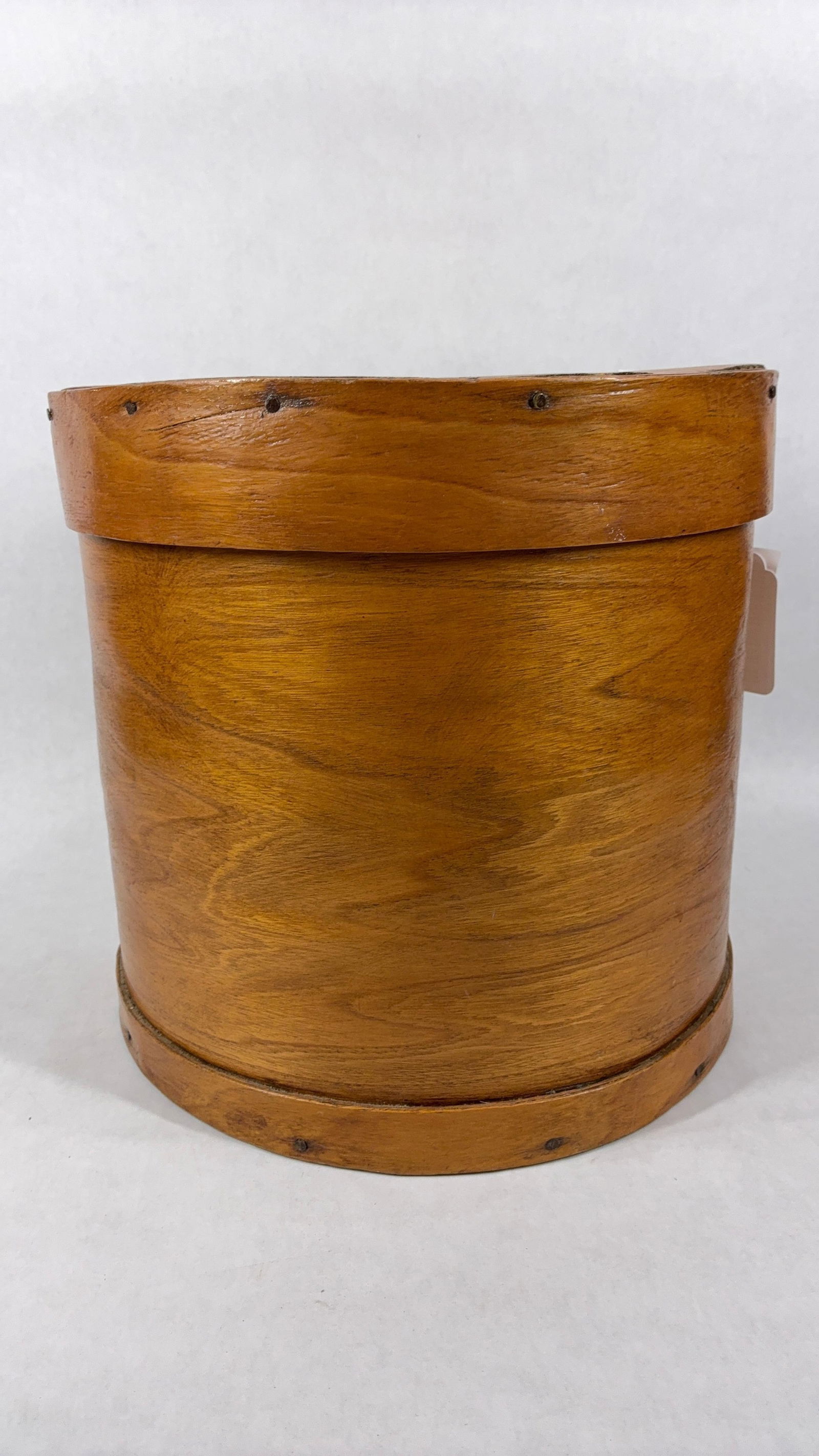 Primitive Lidded Dry Measure/ Pantry Box: good overall condition with lid fitting securely 11 x 11.5