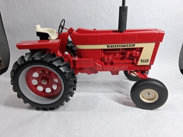 Ertl International Harvester WF 966 White Stripe HD 1/8 Tractor