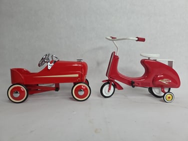 Kiddie Car Classics 1940 Gendron Pioneer Roadster & 1966 Super Sonda Miniature Pedal Cars
