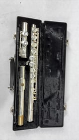 Gemeinhardt Professional 2SP Flute with Monogram in Case