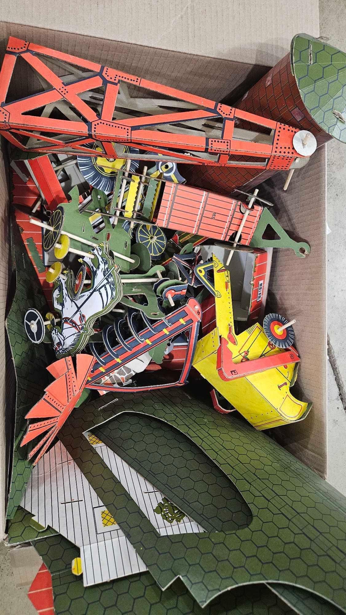 1960s Cardboard Farm Set & Animals (1 of 11)