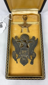 WWI Army Officers Visor Hat Badge & Bronze Star w/ Original Case