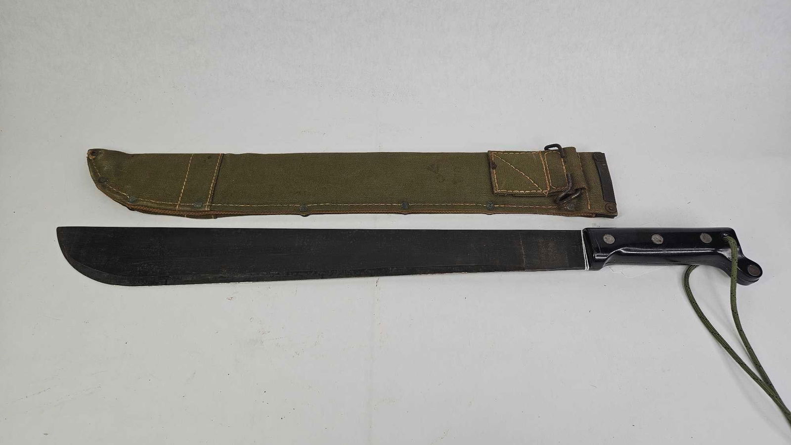 WWII US Military Ontario Knife Co. Machete w/ Nylon Sheath (1 of 7)