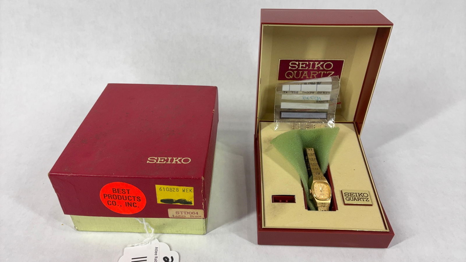 Seiko Quartz Ladies Gold Tone Wrist Watch (1 of 6)