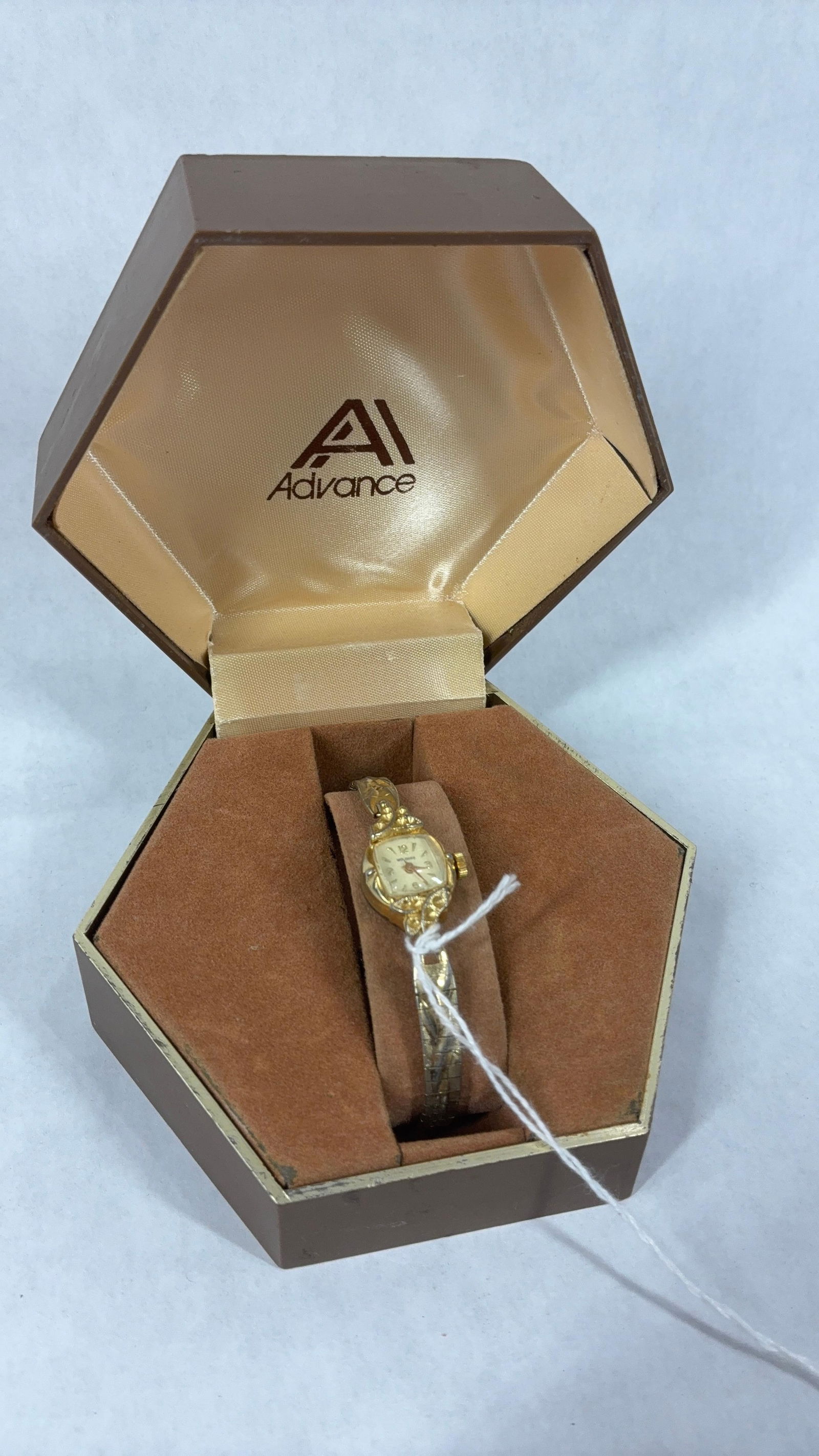 Woldman Swiss Made Ladies Gold Tone Wrist Watch: Unsure of metal purity untested