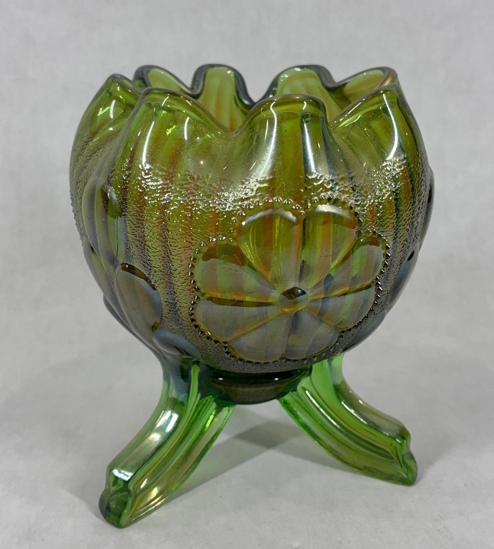 Northwood Daisy & Plume Footed Rose Bowl: Excellent design with notes of brown and green glass color. No chips or cracks. 5x4