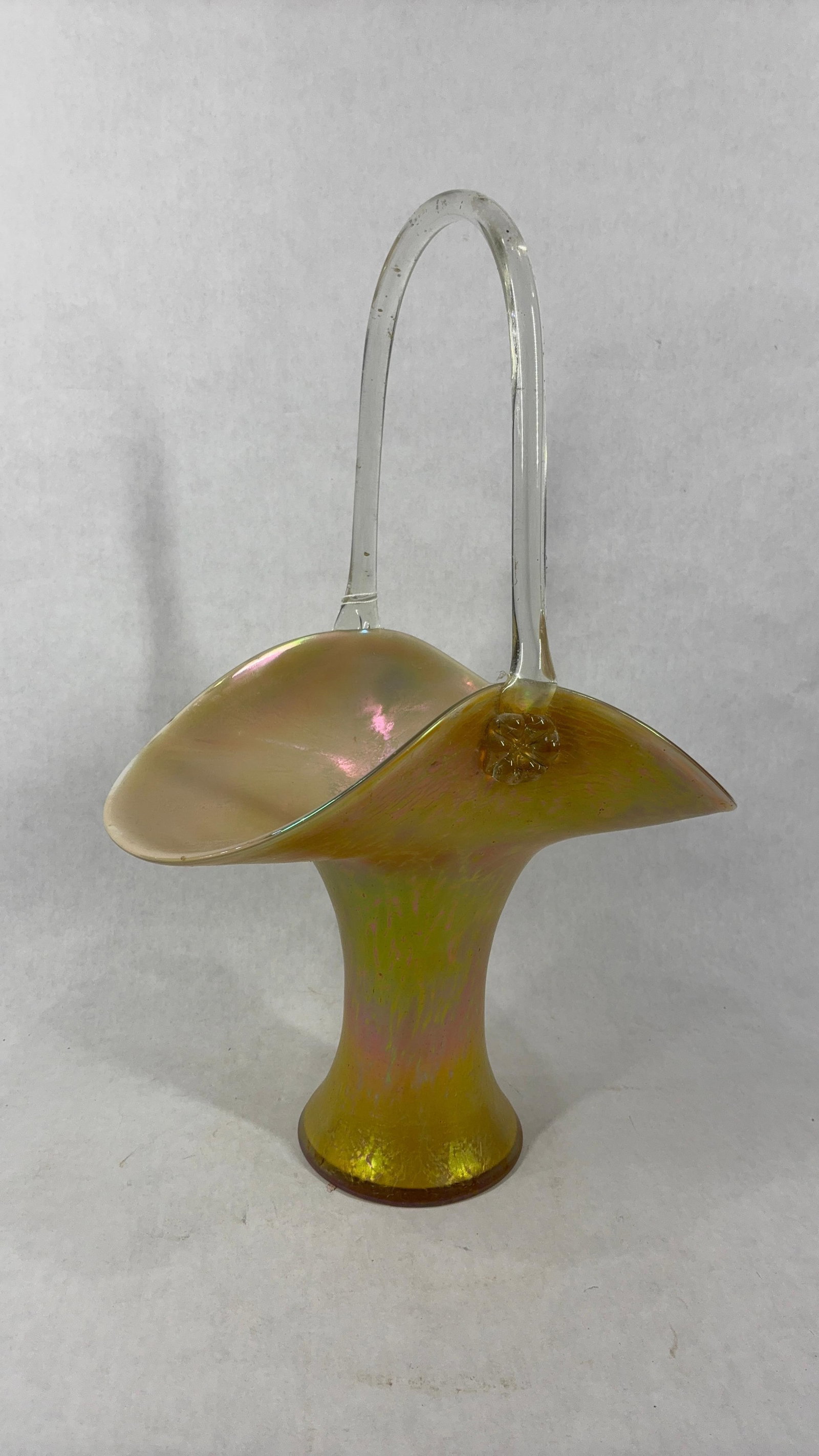 Jack in the Pulpit Art Nouveau Glass Vase: A gold luster with clear glass handle. Possible Kralik or Loetz maker. No chips or cracks. 16x10x7.5