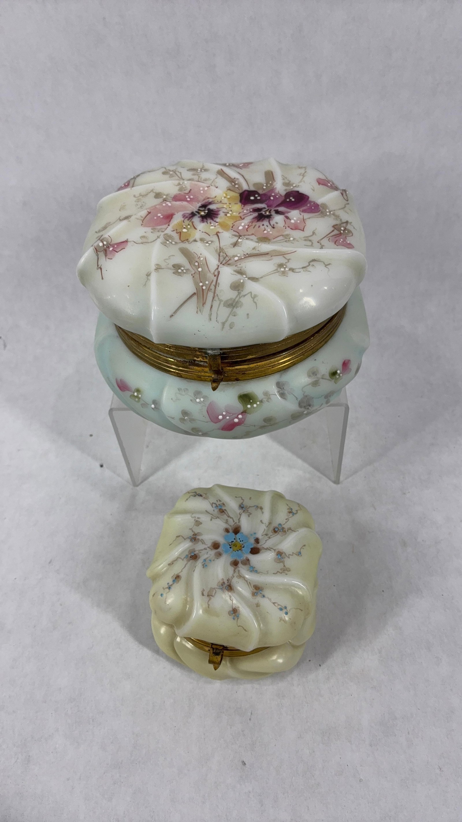 Victorian Wave Crest Style Dresser Boxes (1 of 9)