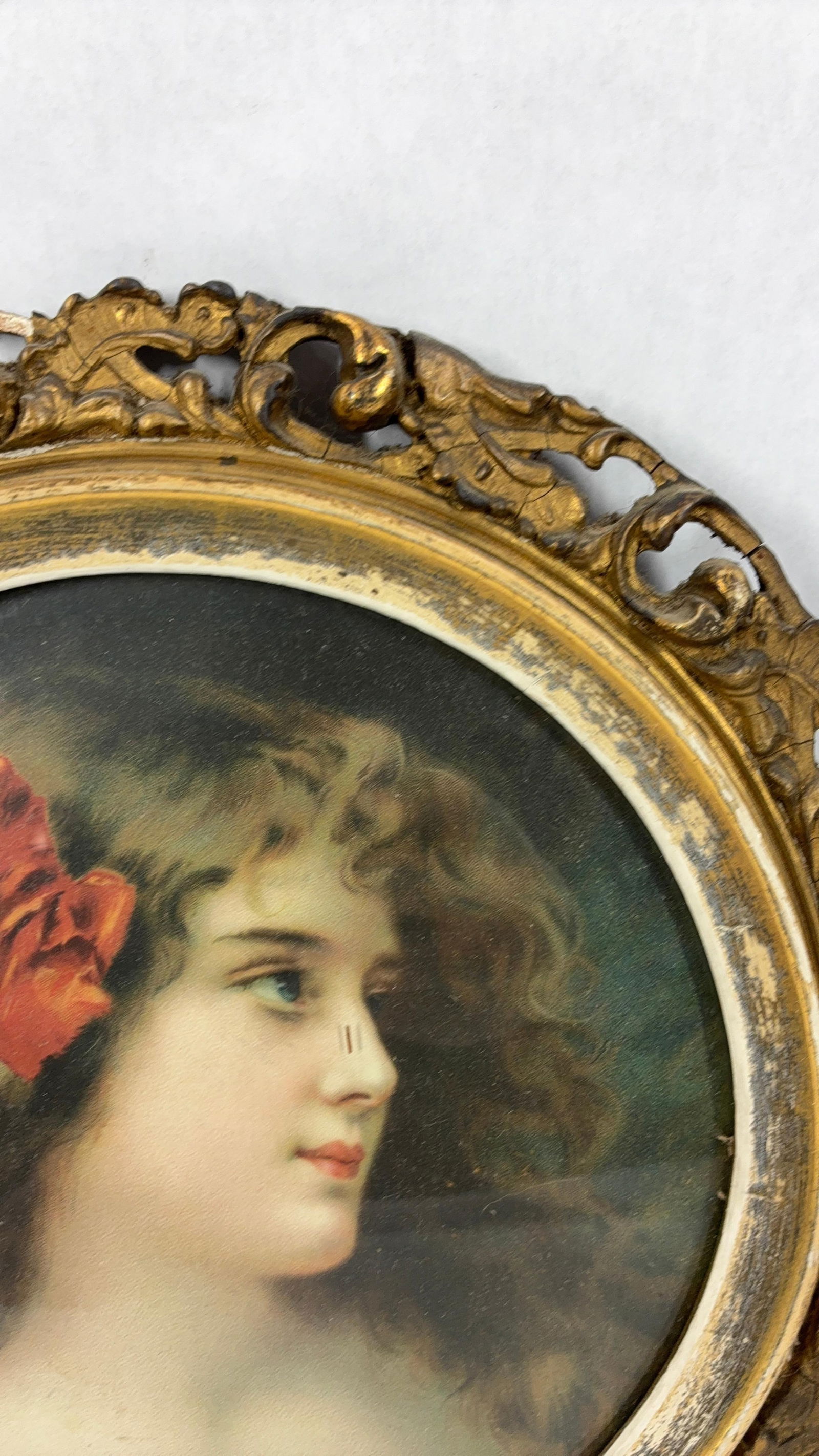 Round Framed Victorian Beauty: A nice framed litho. Small area of watermark to bottom edge. Wood carved frame. 11.5 inches in diameter.