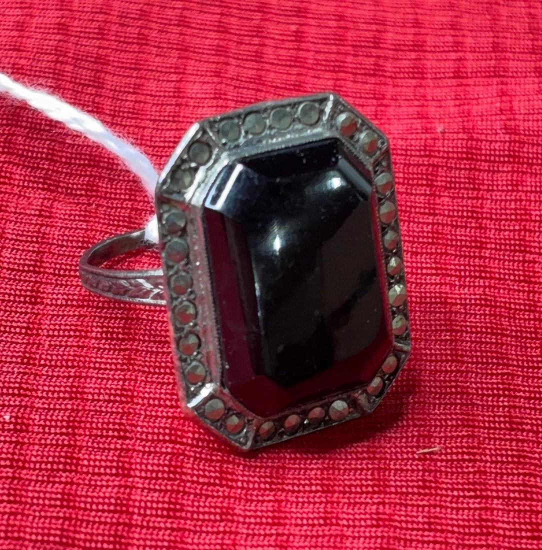 Art Deco Black Onyx & Marcasite Sterling Ring: Size 8.