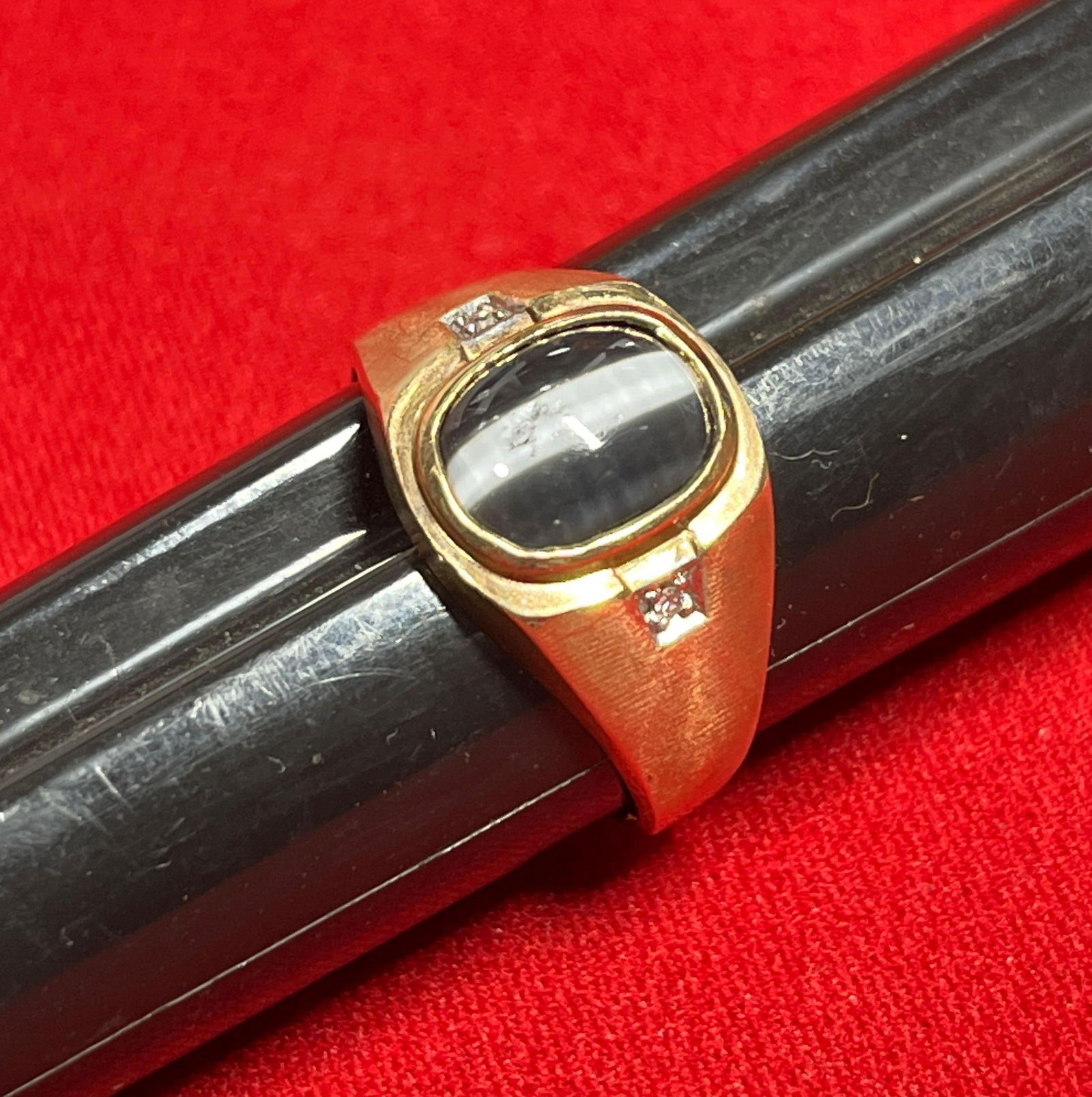Mens Cats Eye 10K Gold Ring: Size 10, stone shows a small scratch to face. Diamonds are believed to be real but they have not been tested. Marked 10K AAJ. 3.5 grams