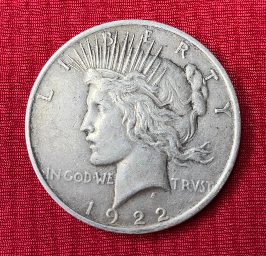 1922 Peace Dollar (1 of 3)