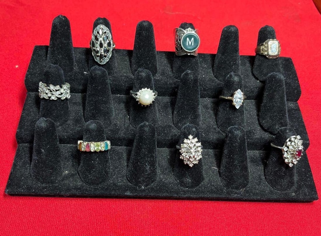 10- Ladies Costume Jewelry Showy RIngs (1 of 5)