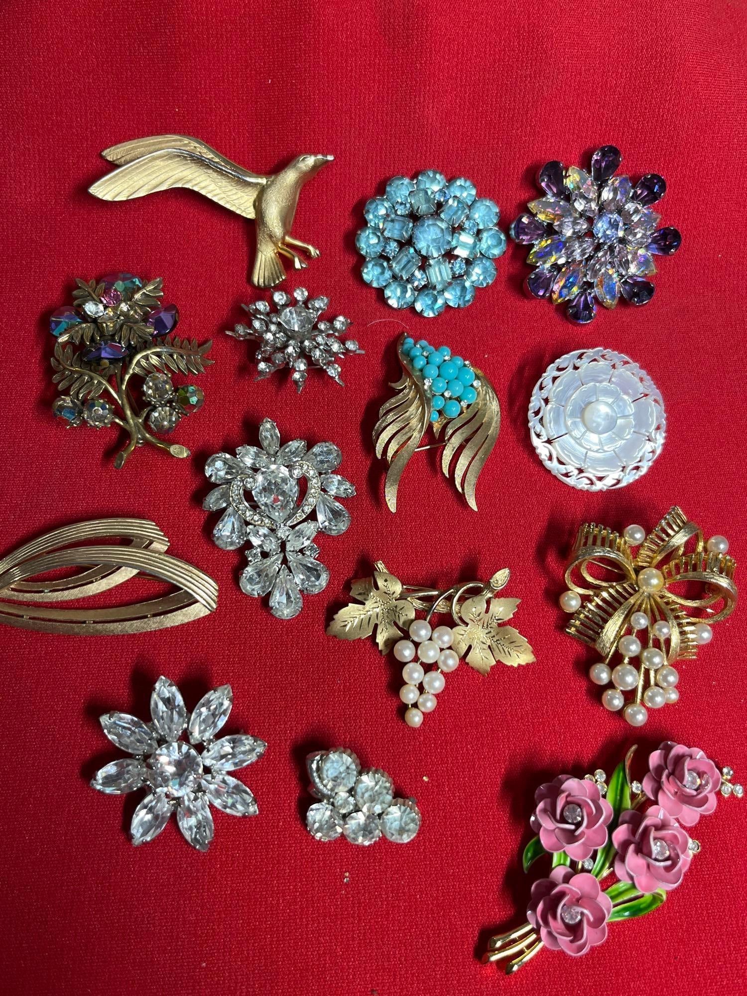 Designer Early Brooches & Scarf Clips (1 of 6)