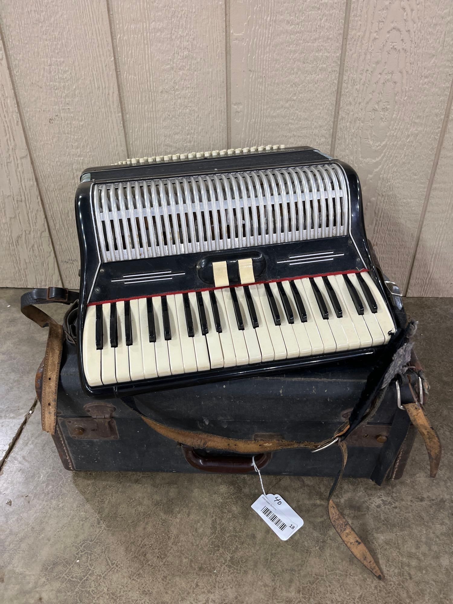ILA Fisarmonica Made In Italy 120 Bass Piano Accordian w/ Waterfall Ivory Keys in Case (1 of 7)