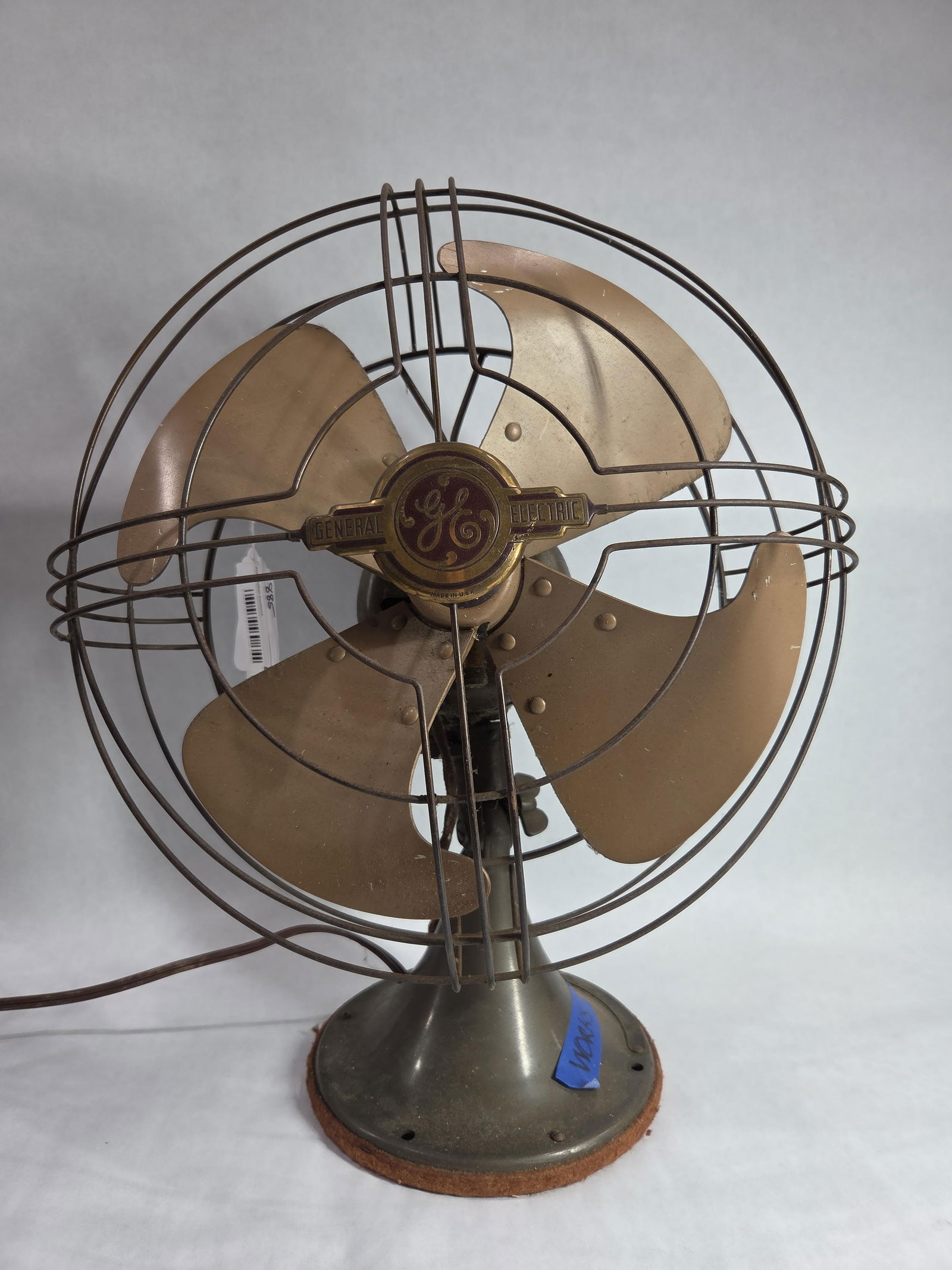 General Electric Table Top Electric 4 Blade Oscillating Fan (1 of 8)