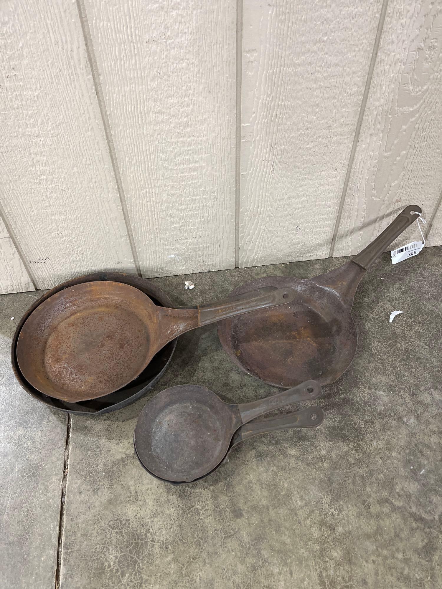 St. Empire, Kresge Cold Handle Cowboy Style Frying Pan Set of 5 (1 of 4)