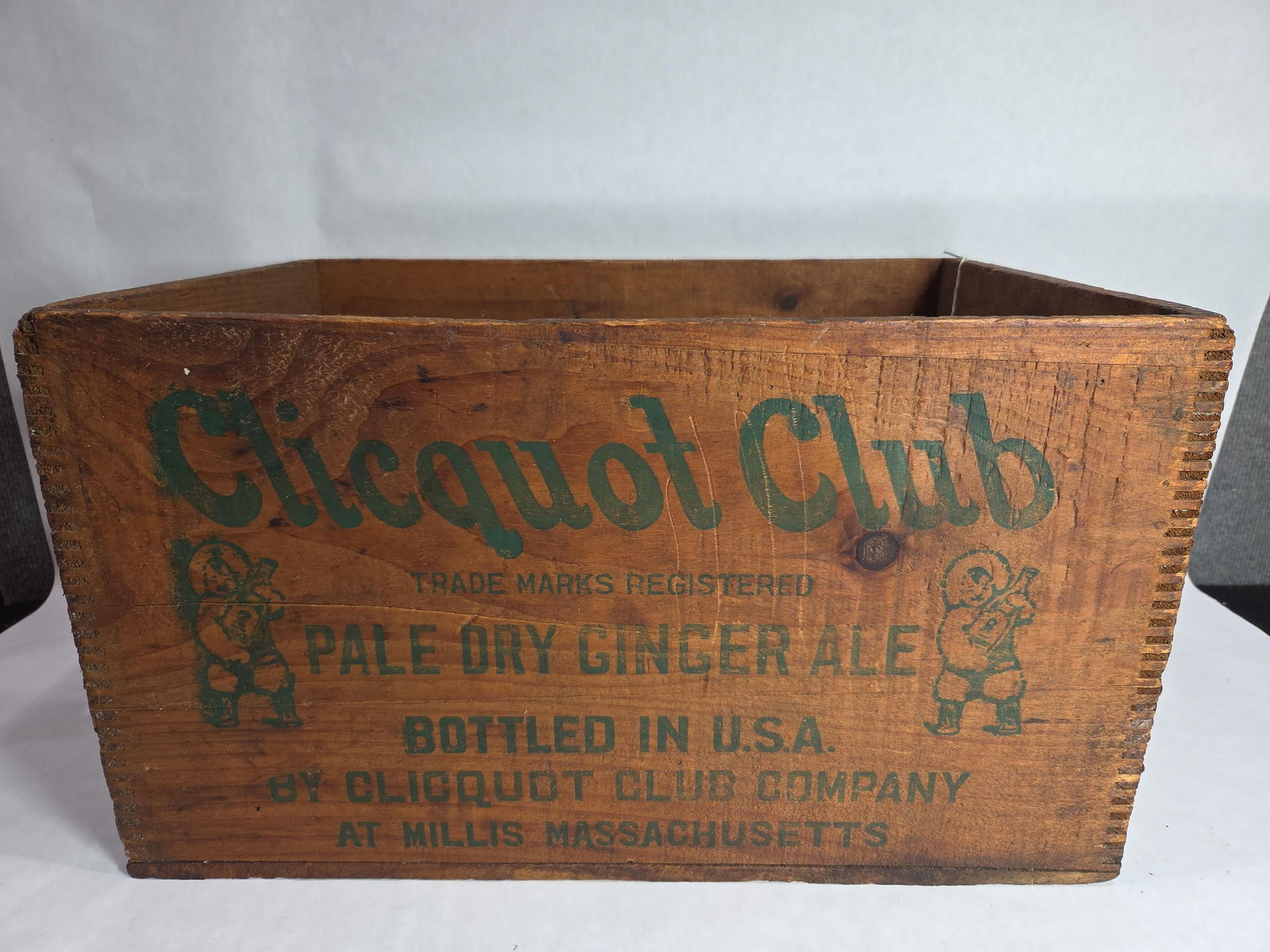 Clicquot Club Co. Pale Dry Ginger Ale Dovetailed Wood Handled Shipping Crate: Great color, graphics, stenciling and condition measuring 10.5 x 18