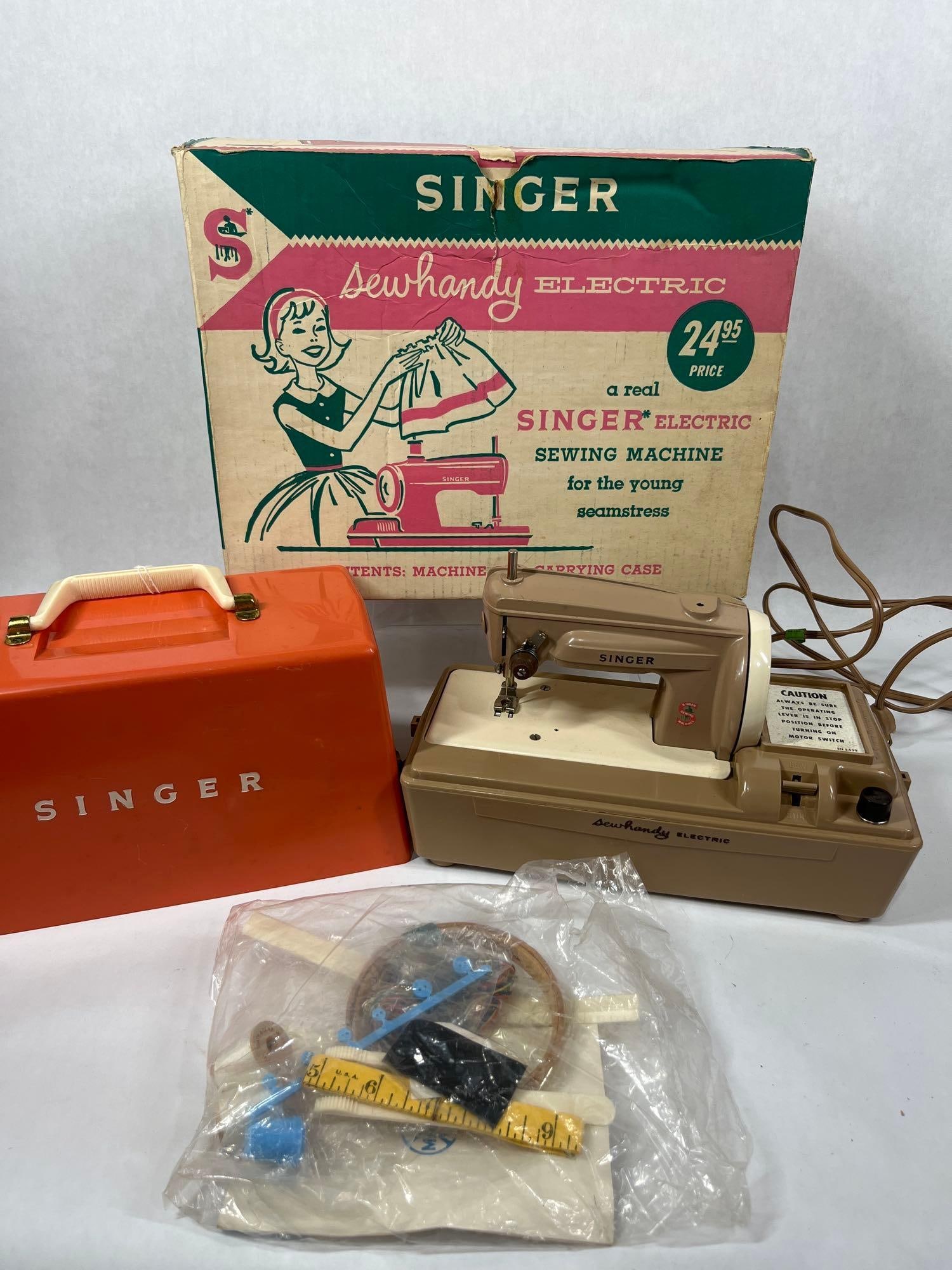 Singer Sewhandy Machine in Original Box (1 of 7)