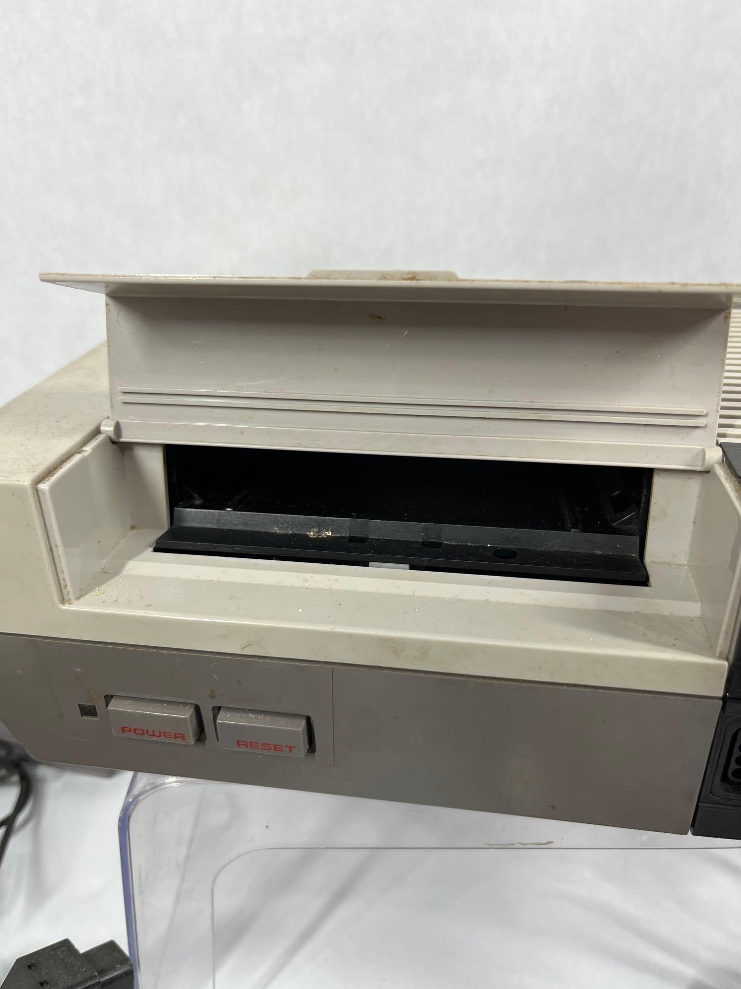 Original NES Nintendo Game Console System w/ Gun, Controllers and Mario/Duck Hunt Game - 3