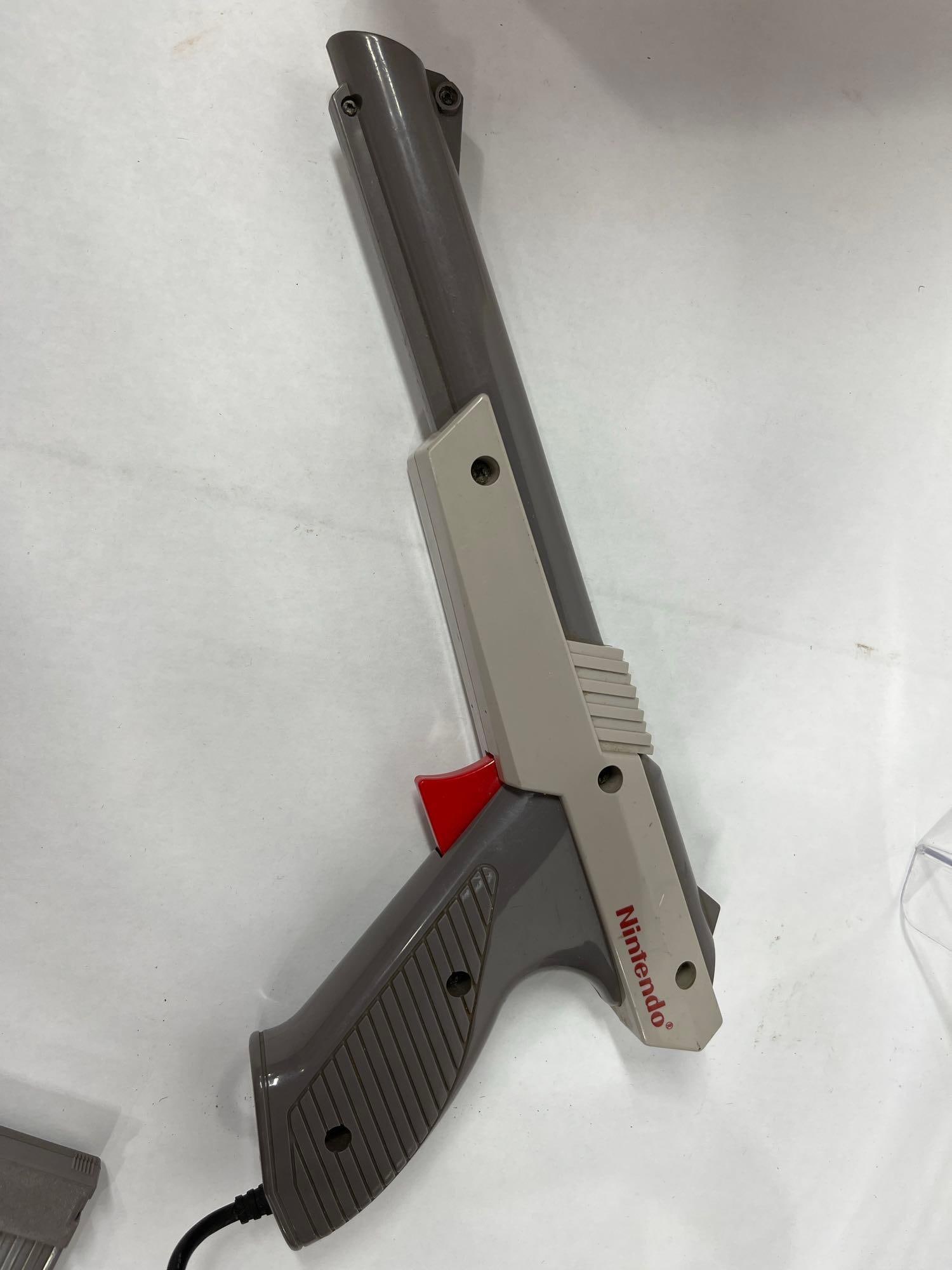 Original NES Nintendo Game Console System w/ Gun, Controllers and Mario/Duck Hunt Game - 6