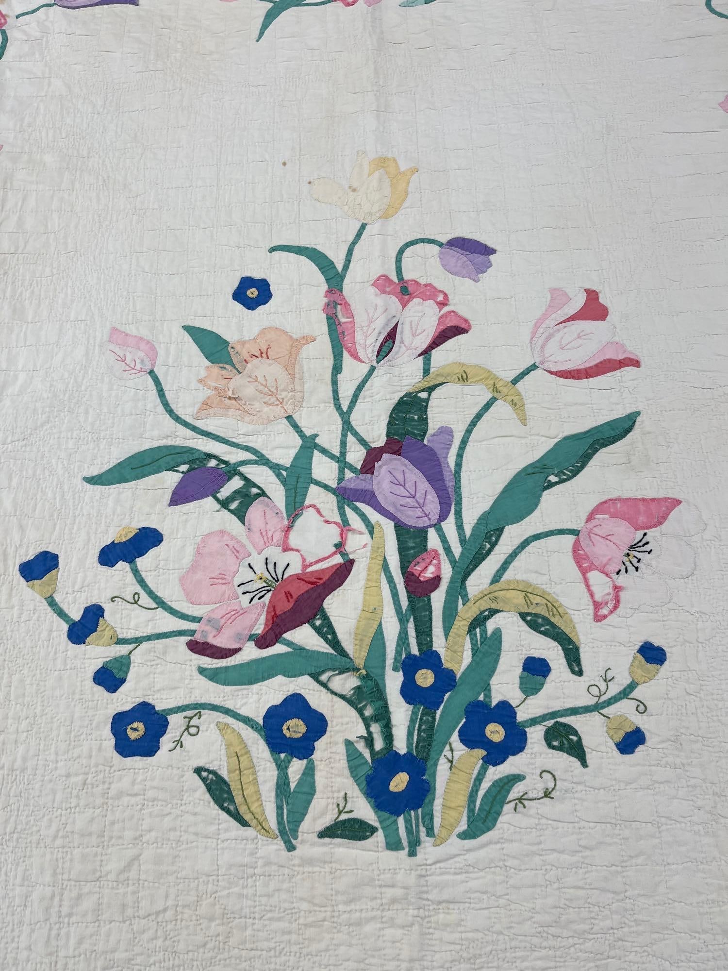 Hand Stitched Floral Applique Quilt w/ Scalloped Edges (1 of 6)