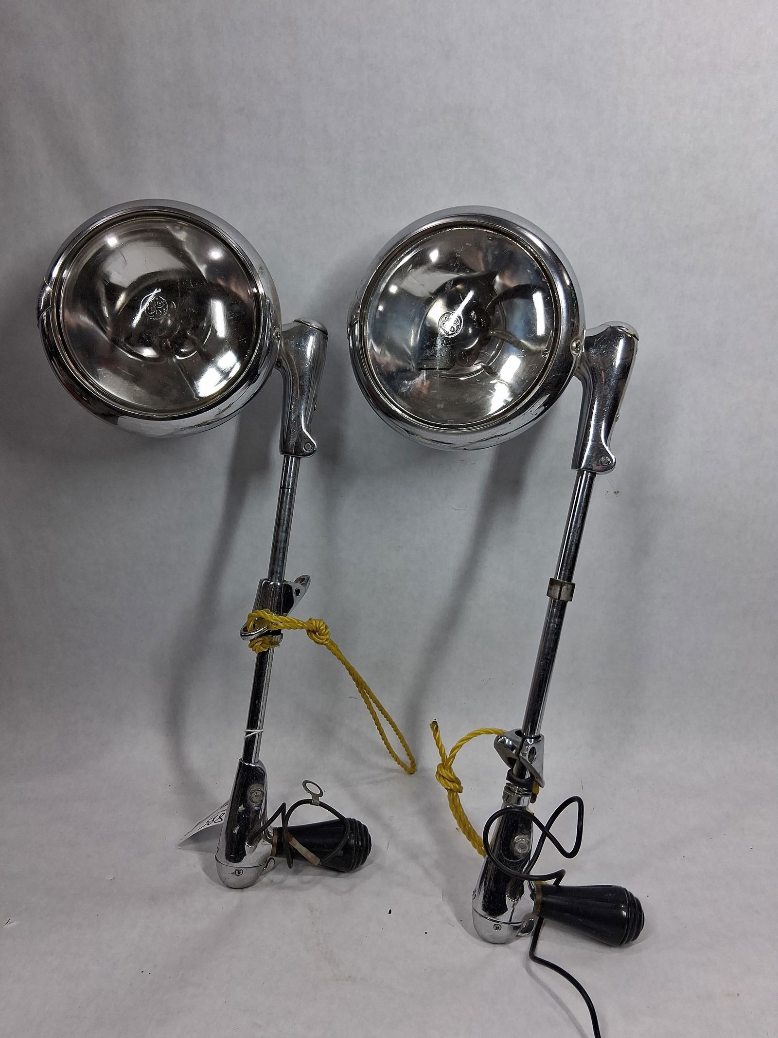 Unity Mfg. Co. Model S6 Manual Operation Mountable Vehicle Spot Lights (1 of 4)