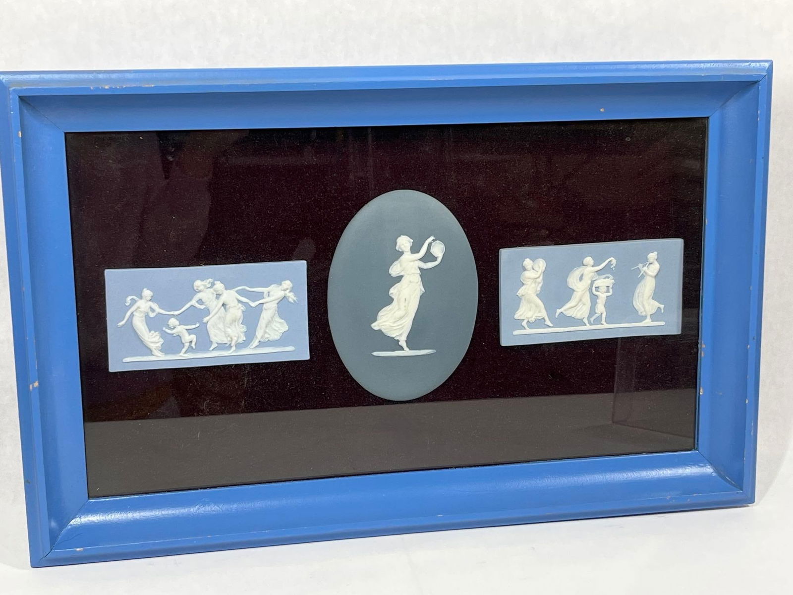 Wedgewood Portland Grey Jasperware Neoclassical Victory Deep Well Framed Plaque: Great condition 13 x 21