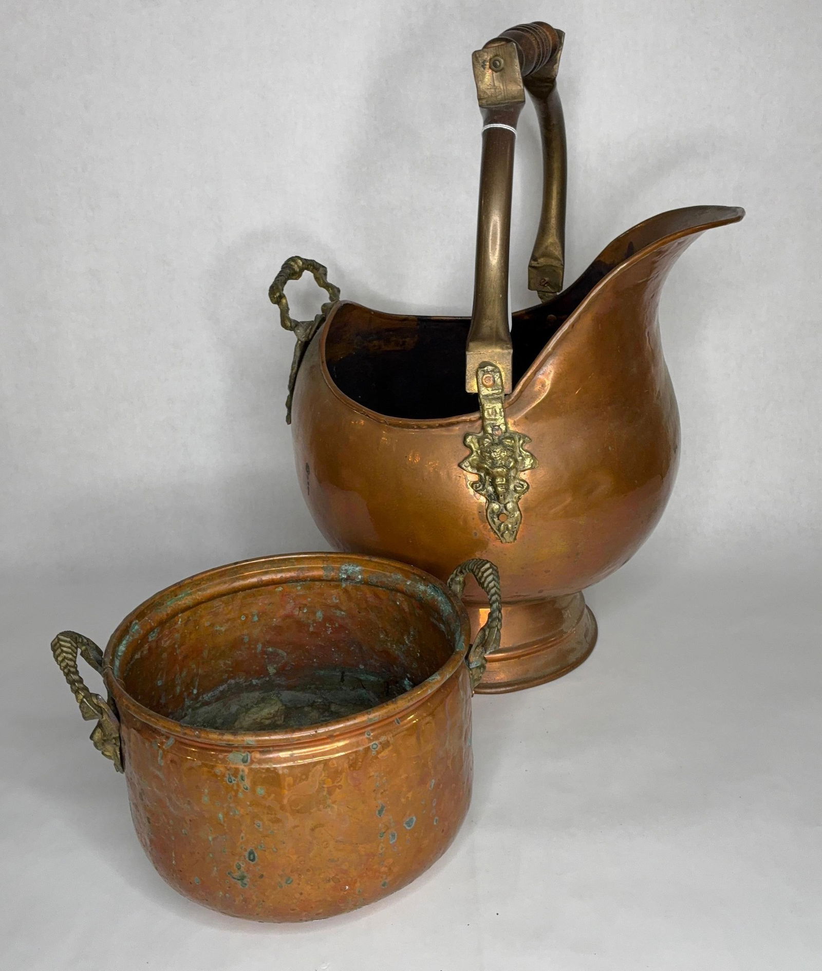 Hand Forged English Copper and Brass Handled Coal Scuttle w/ Hammered Copper Jardiniere/Cauldron: This great primitive hand forged copper scuttle and cauldron lot with brass handles showing lion head adornments are a great pce. of american / English History and are both solid being fully intact sh