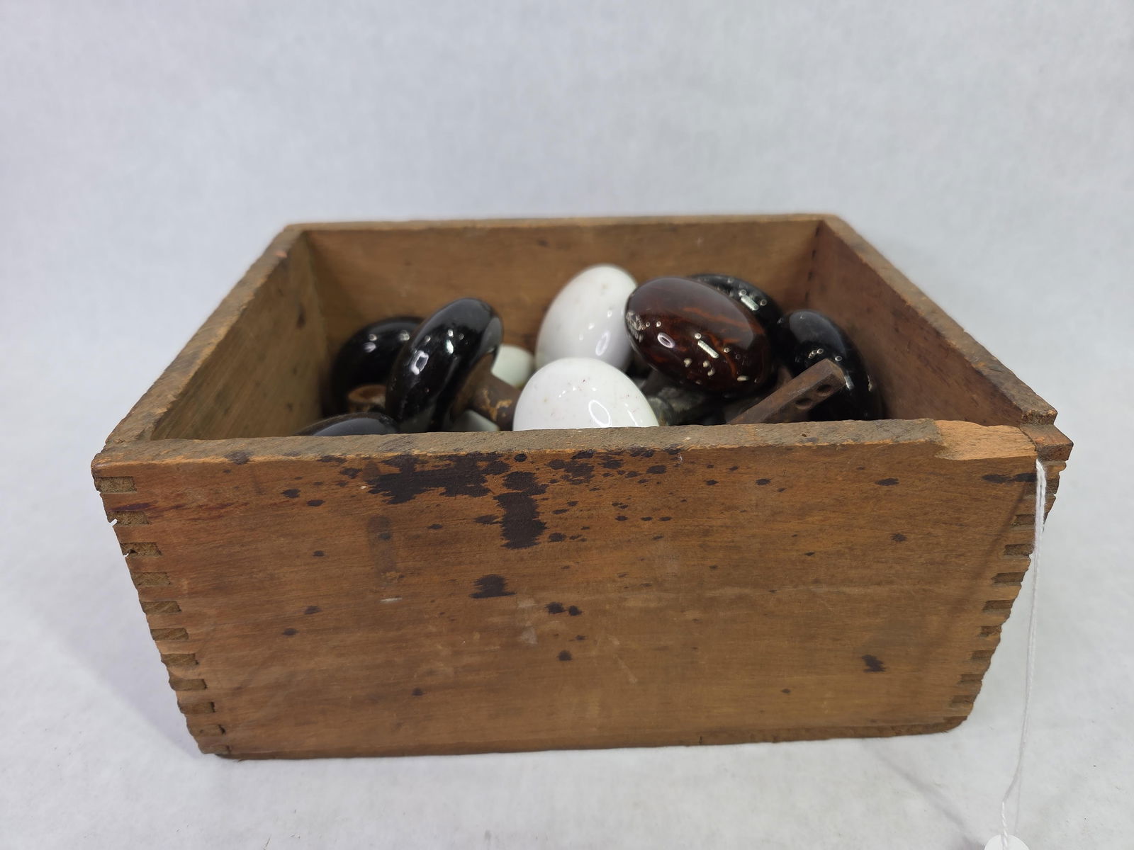Dovetail Wood Box w/ Early Porcelain, Milk Glass and Bennington Door Knob Hardware: This lot includes multiple assorted knobs