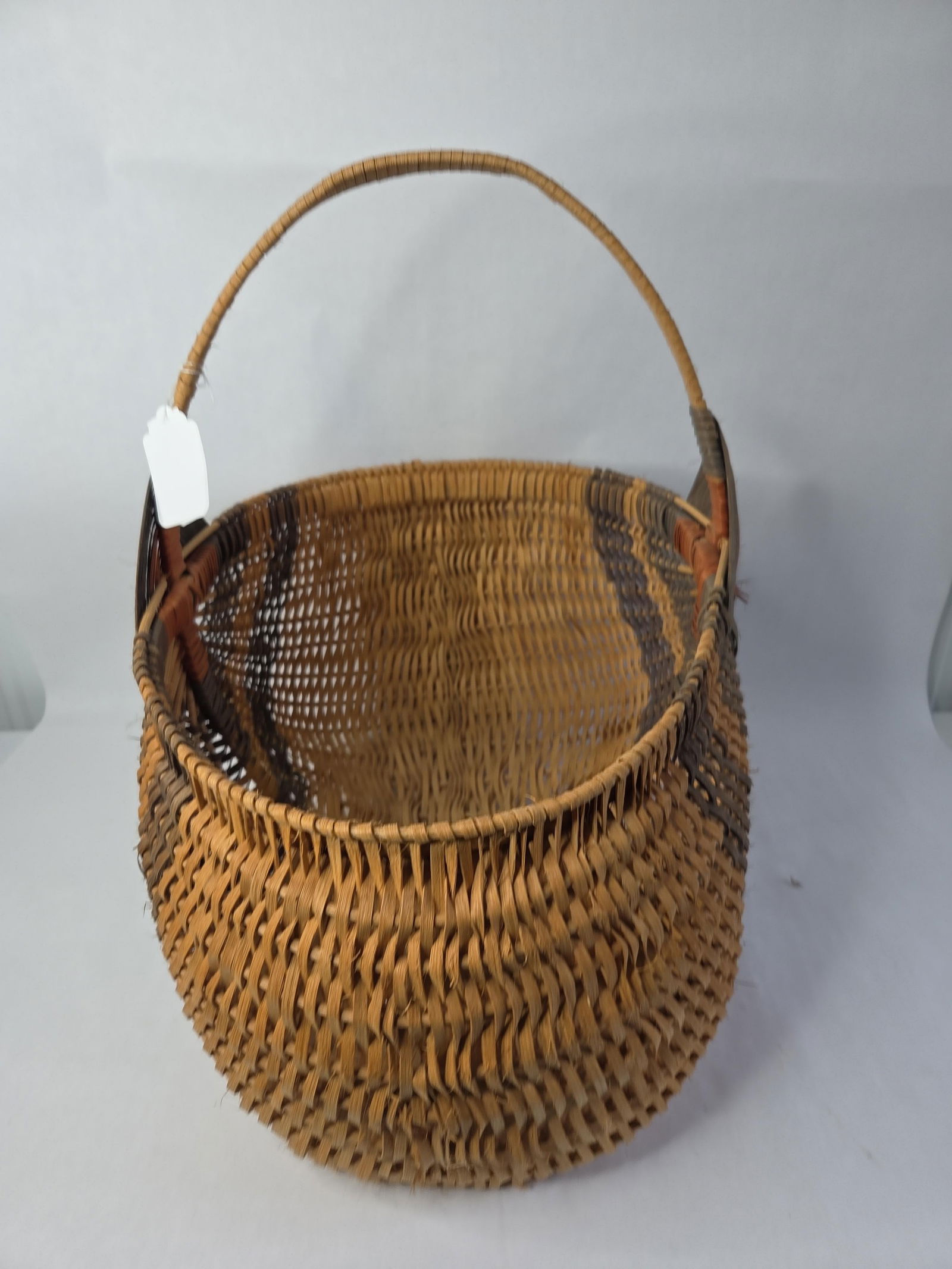 Large Amish signed hand made buttock basket - 3