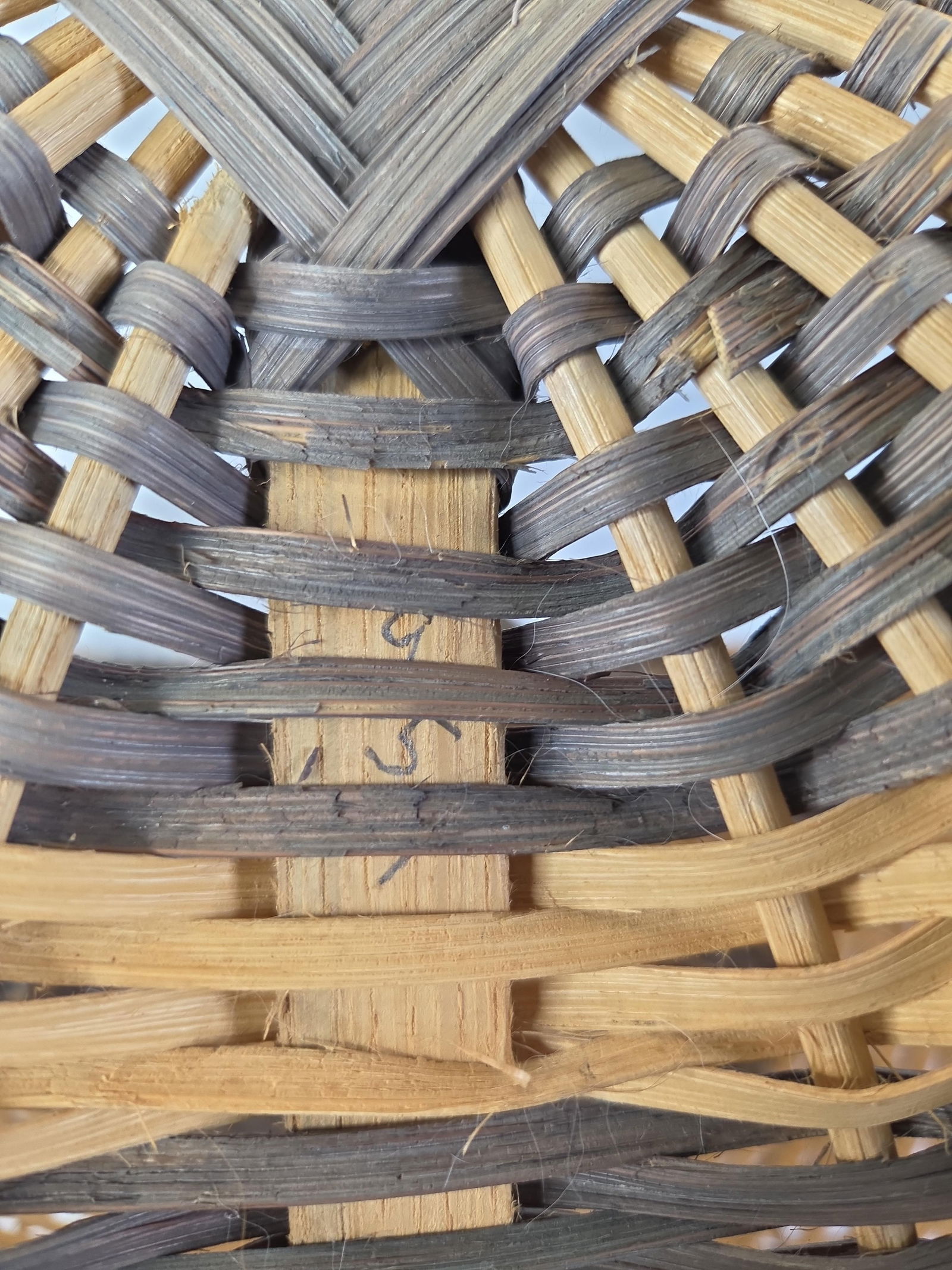 Large Amish signed hand made buttock basket - 6