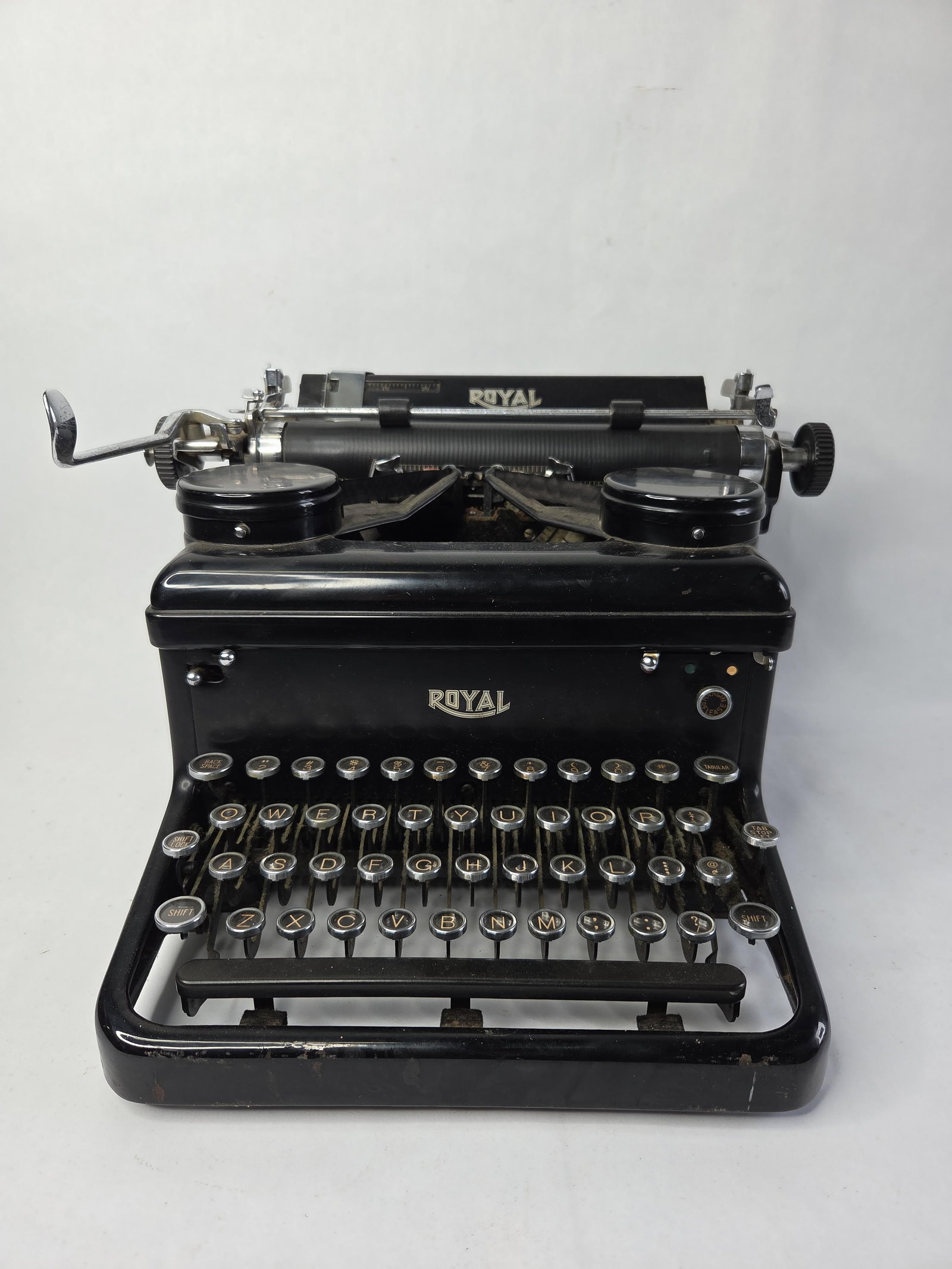 Royal manual typewriter (1 of 8)