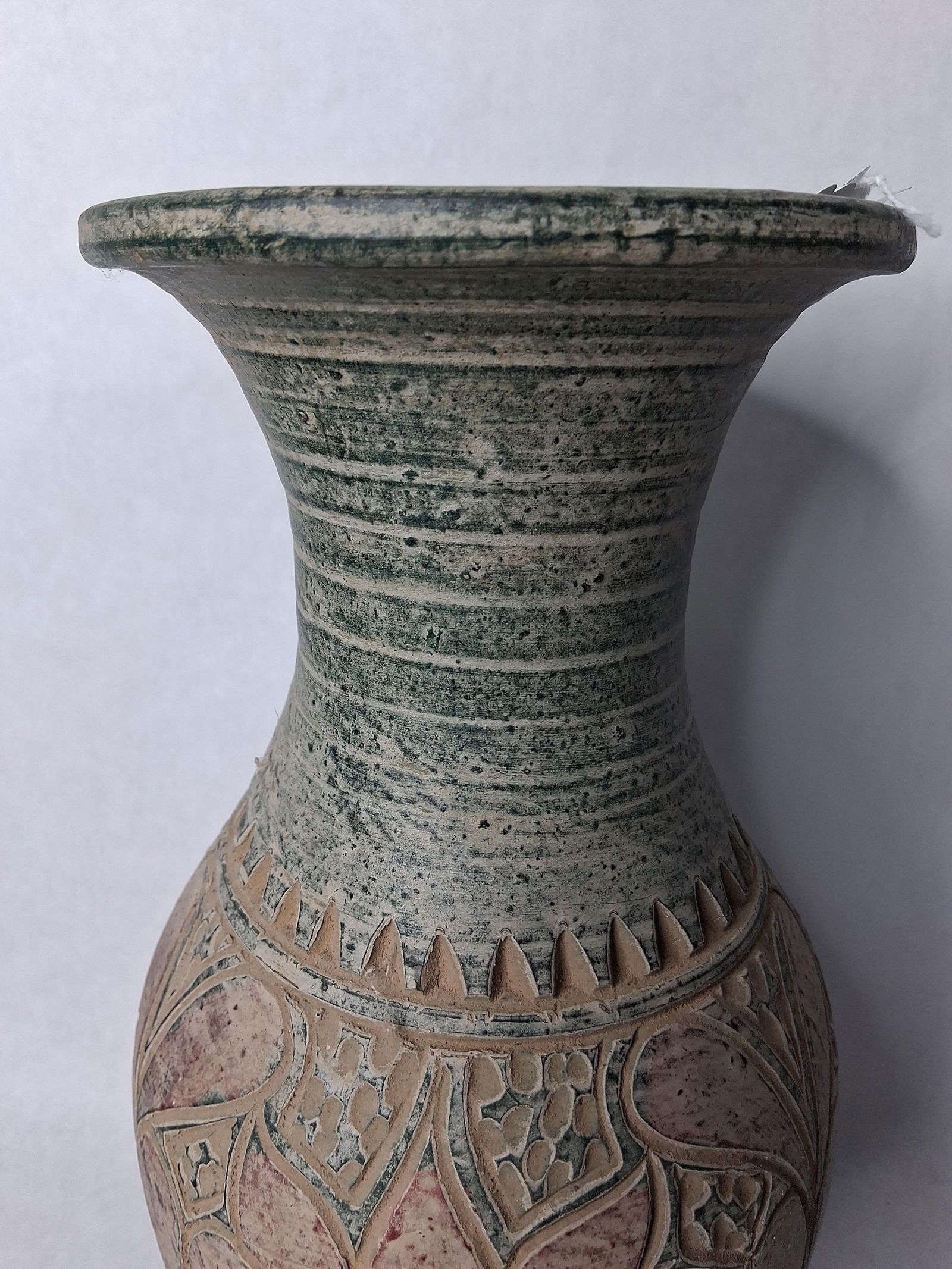 Handcrafted earthenware engraved clay vase - 3