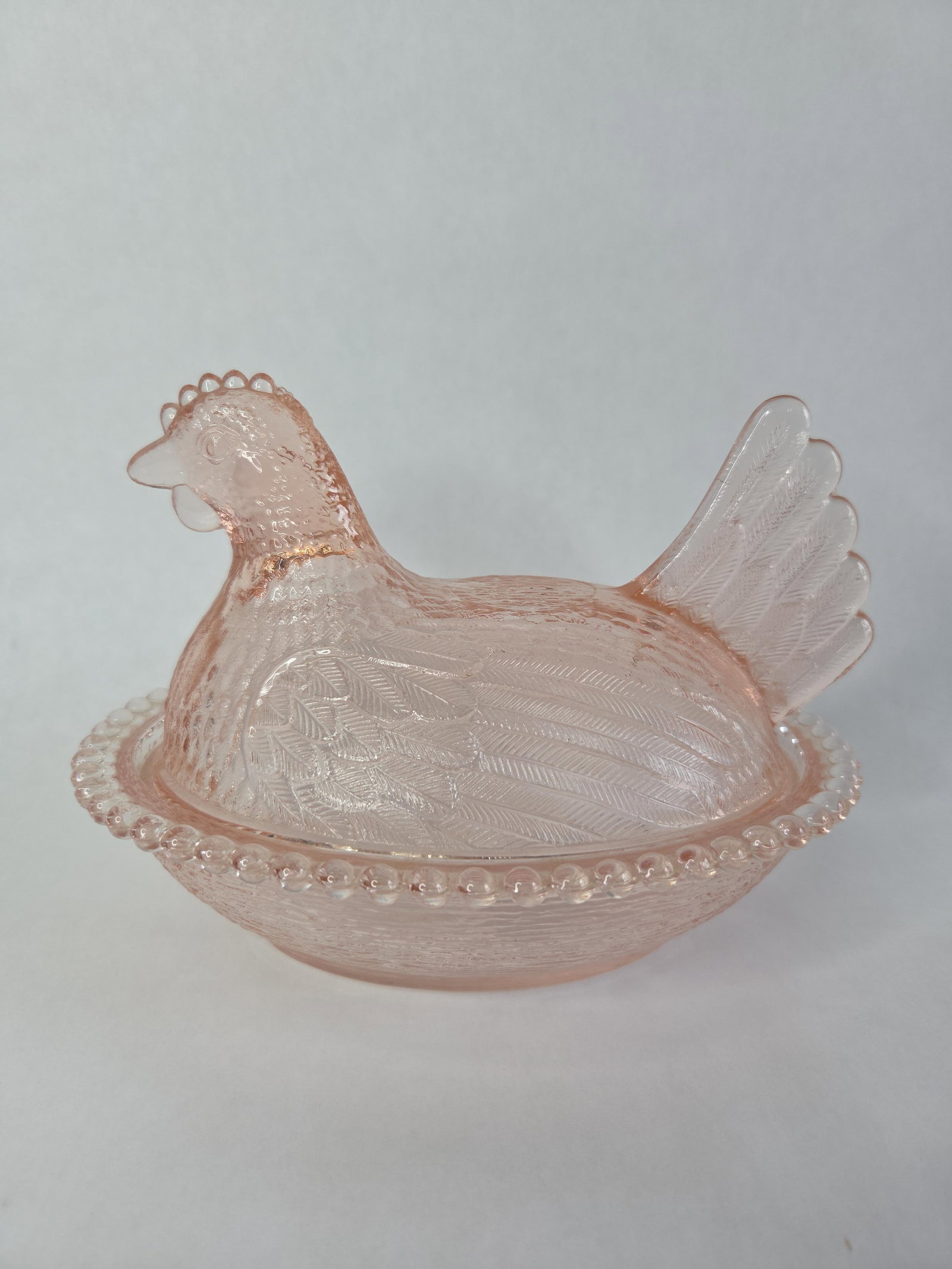 Gorgeous pink glass hen on the nest: No chips or cracks